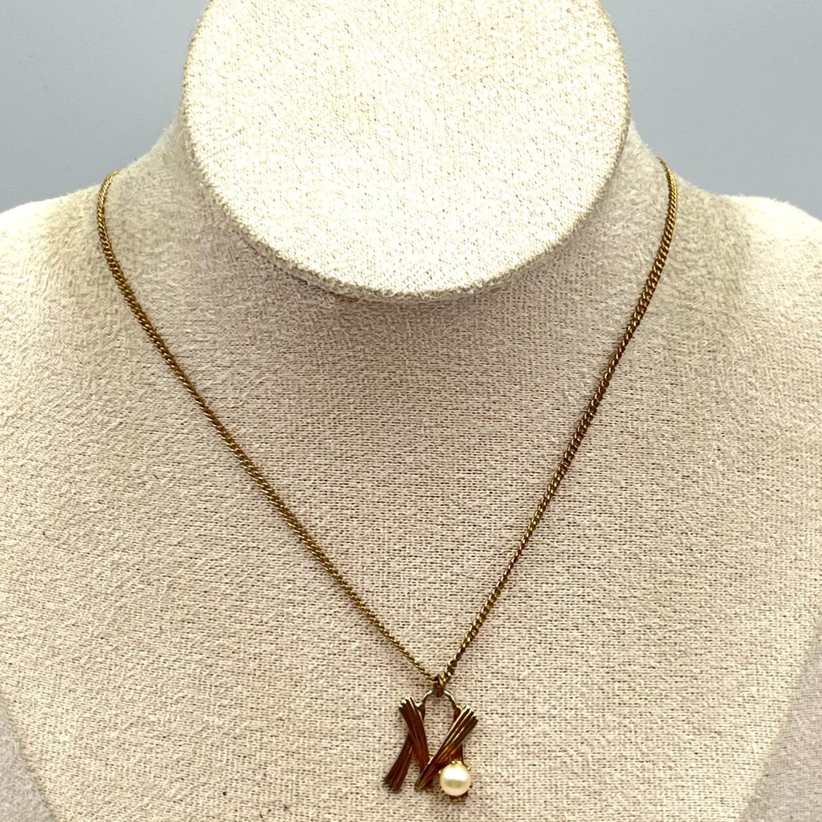 Vintage Gold Tone Initial M Faux Pearl Pendant Necklace Retro Jewelry Fashion - Thumbnail 4