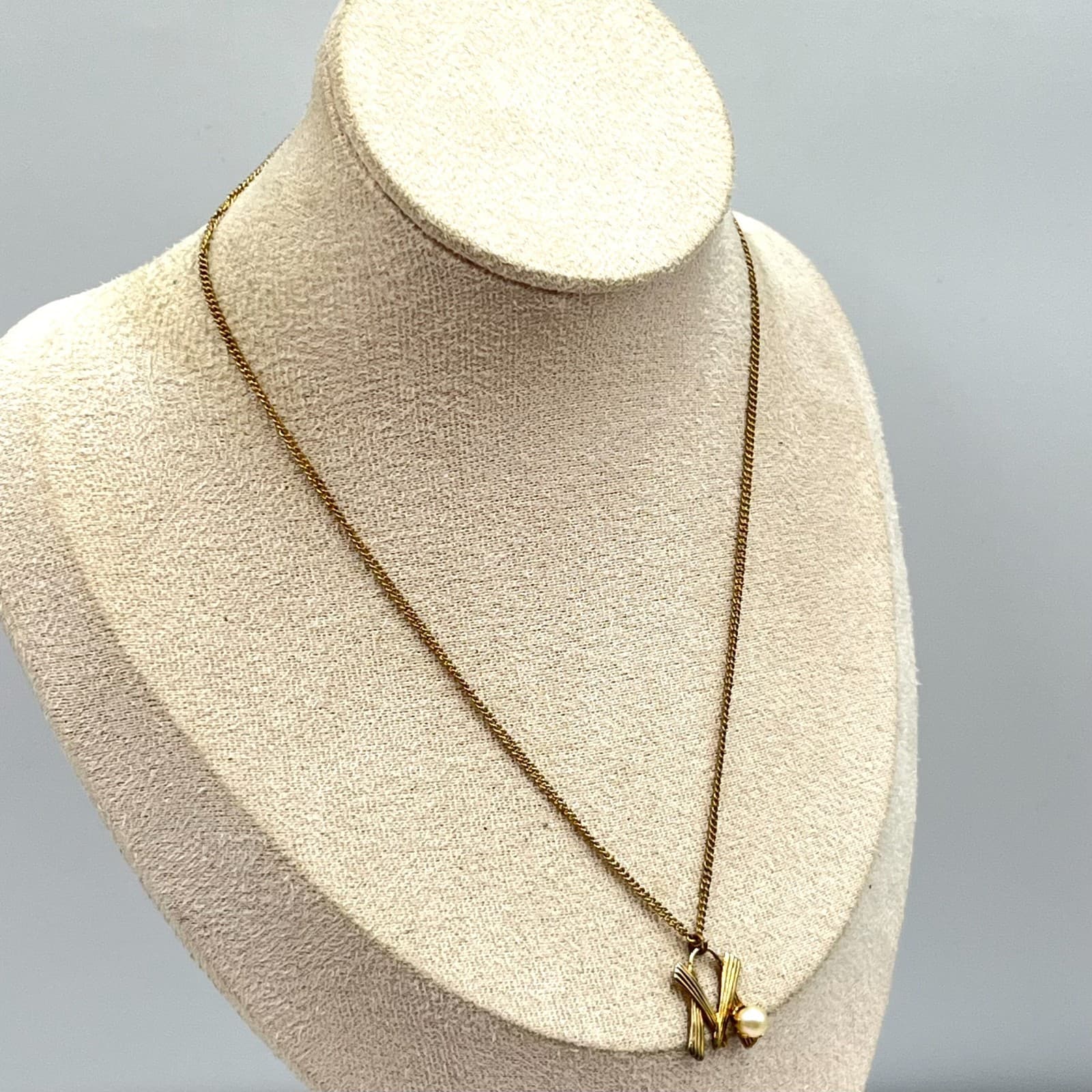 Vintage Gold Tone Initial M Faux Pearl Pendant Necklace Retro Jewelry Fashion - Thumbnail 7