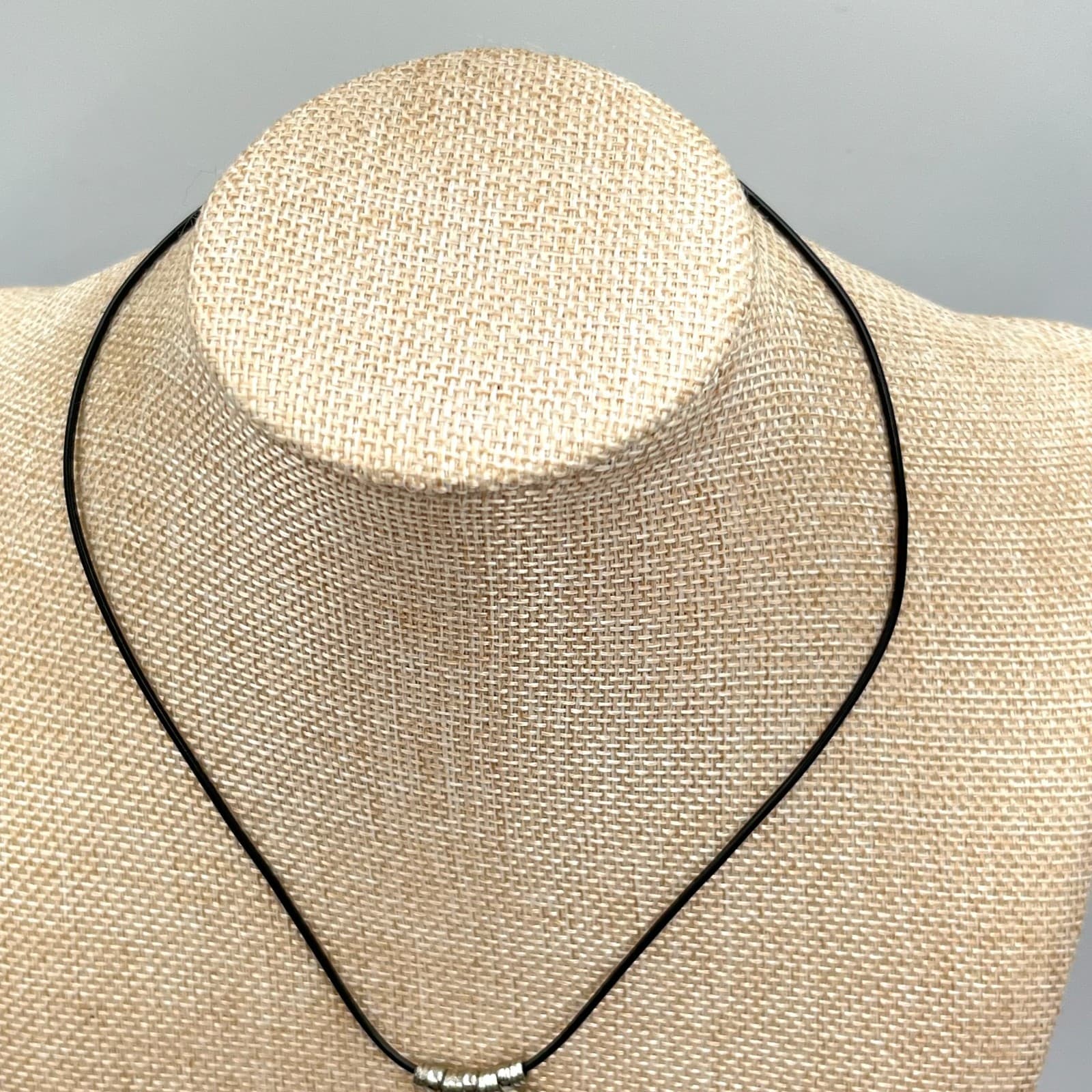 VTG Retro Pearl Triple Drop Choker Necklace Black Cord Silver Tone Minimalist - Thumbnail 5