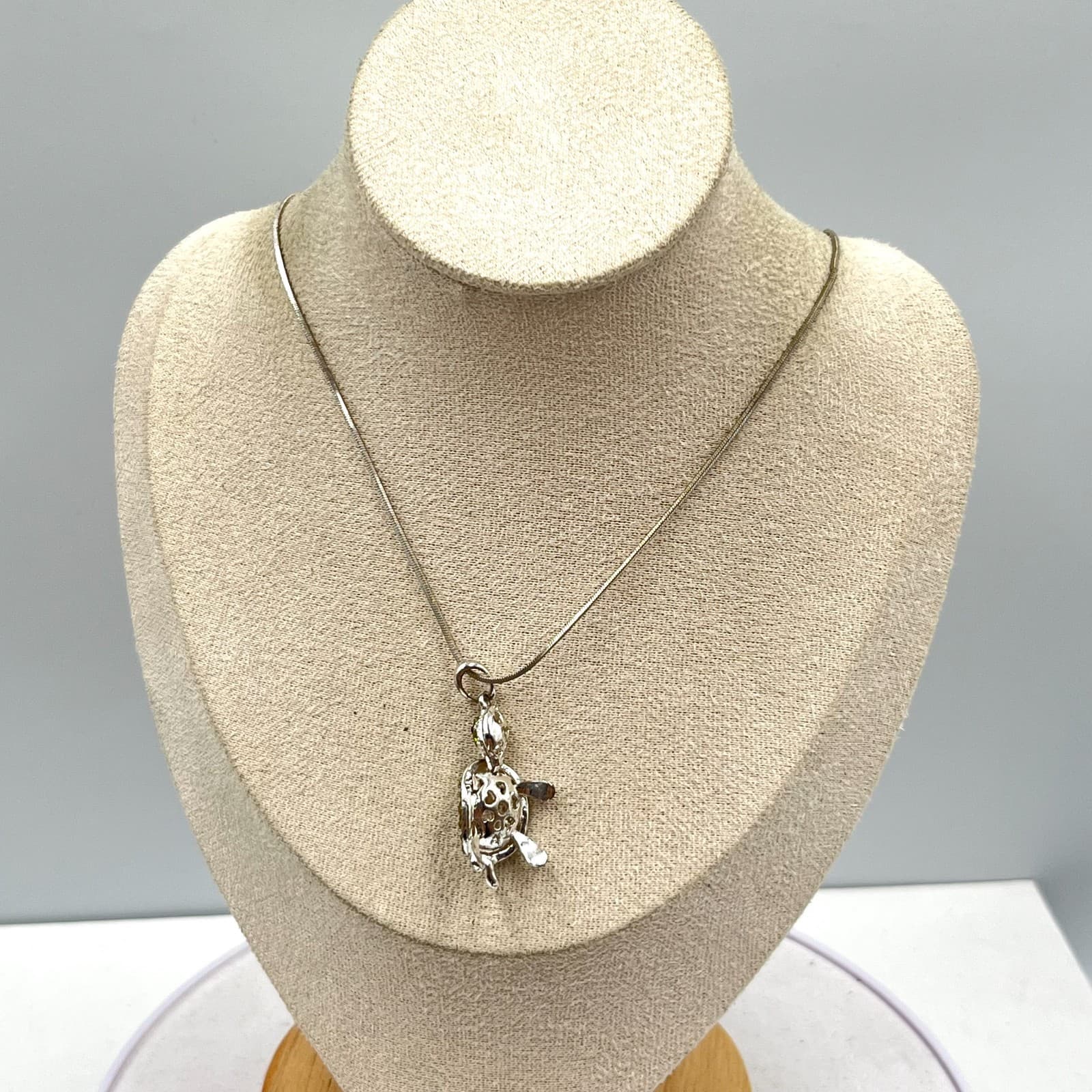 Vintage Retro Silver Tone Peridot Green Rhinestone Sea Turtle Pendant Necklace - Thumbnail 5