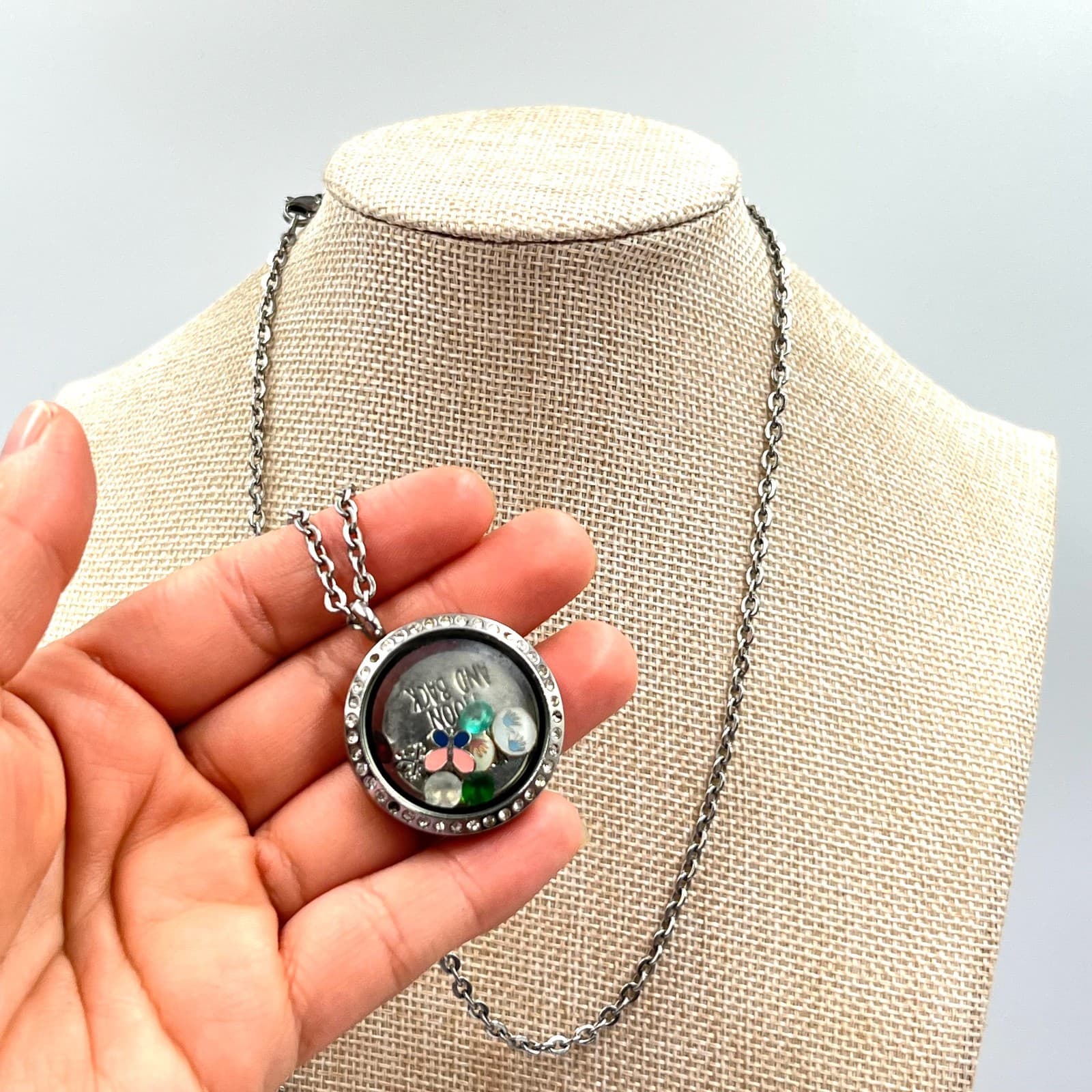 VTG Floating Living Locket Necklace"I Love You To The Moon and Back" Silver Tone - Thumbnail 5
