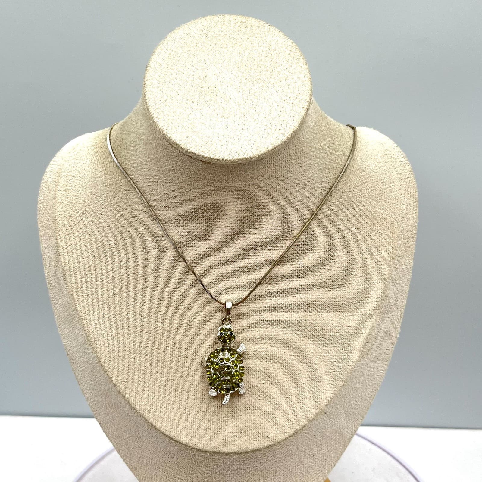 Vintage Retro Silver Tone Peridot Green Rhinestone Sea Turtle Pendant Necklace - Thumbnail 2