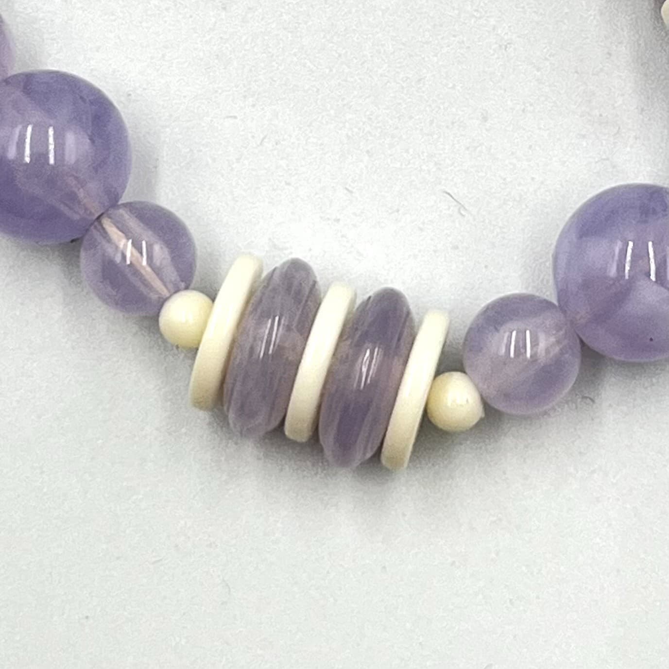 Vintage Retro Lavender Purple Glass & Cream Resin Beaded Strand Necklace 24" - Thumbnail 4