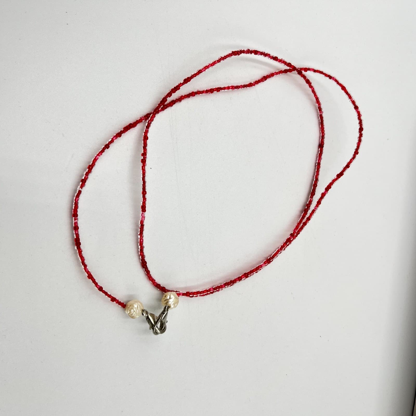 Vintage Red Seed Bead Necklace Cream Rose Bud Accents Dainty Boho Strand Fashion - Thumbnail 2