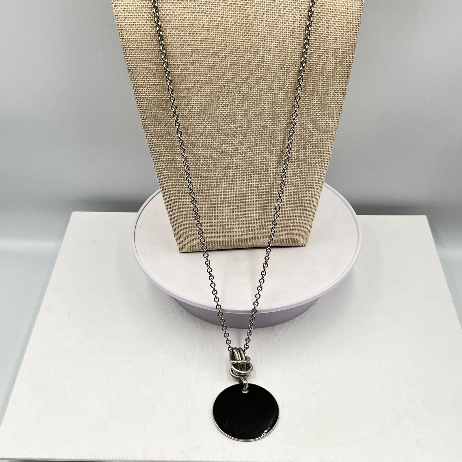 Vintage New York & Co Y2K Black Enamel Round Pendant Silver Tone Knot Necklace - Thumbnail 7