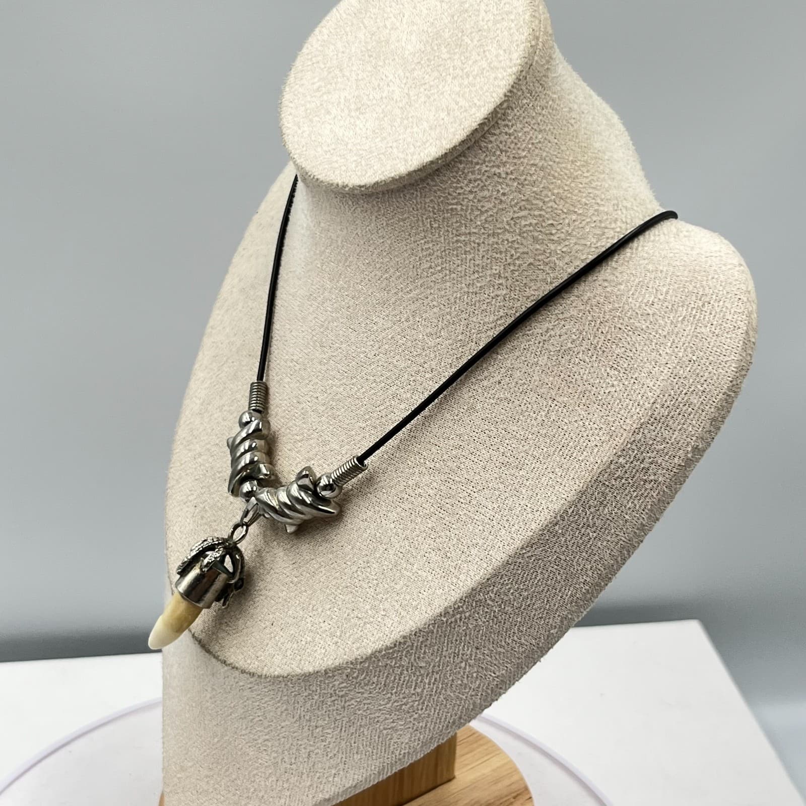 Vintage Faux Tooth Dragon Claw Necklace Barb Wire Beads Black Cord Goth Retro - Thumbnail 8