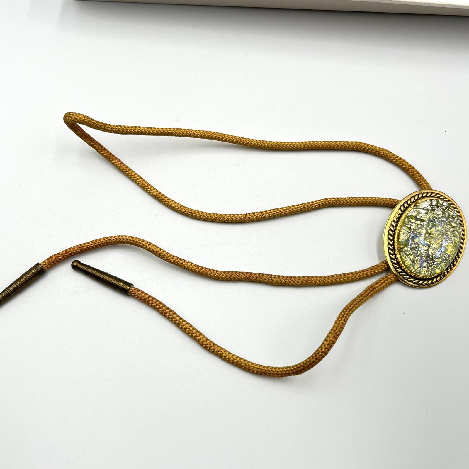 Vintage Western Gold Tone Green Crushed Foil Glass Bolo Tie Retro Cowboy Boho - Thumbnail 5