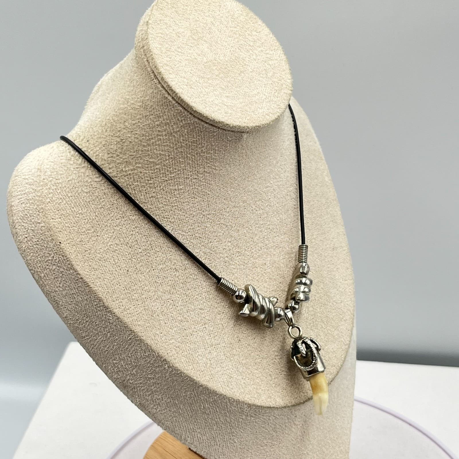 Vintage Faux Tooth Dragon Claw Necklace Barb Wire Beads Black Cord Goth Retro - Thumbnail 7