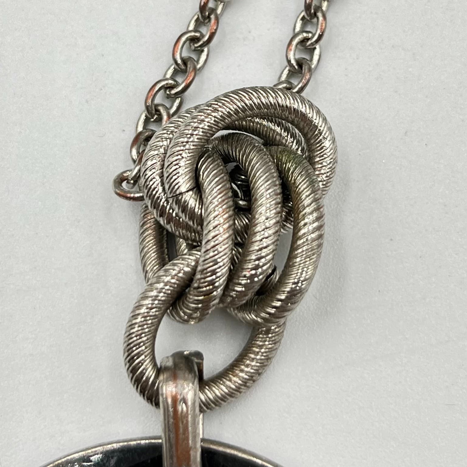 Vintage New York & Co Y2K Black Enamel Round Pendant Silver Tone Knot Necklace - Thumbnail 3