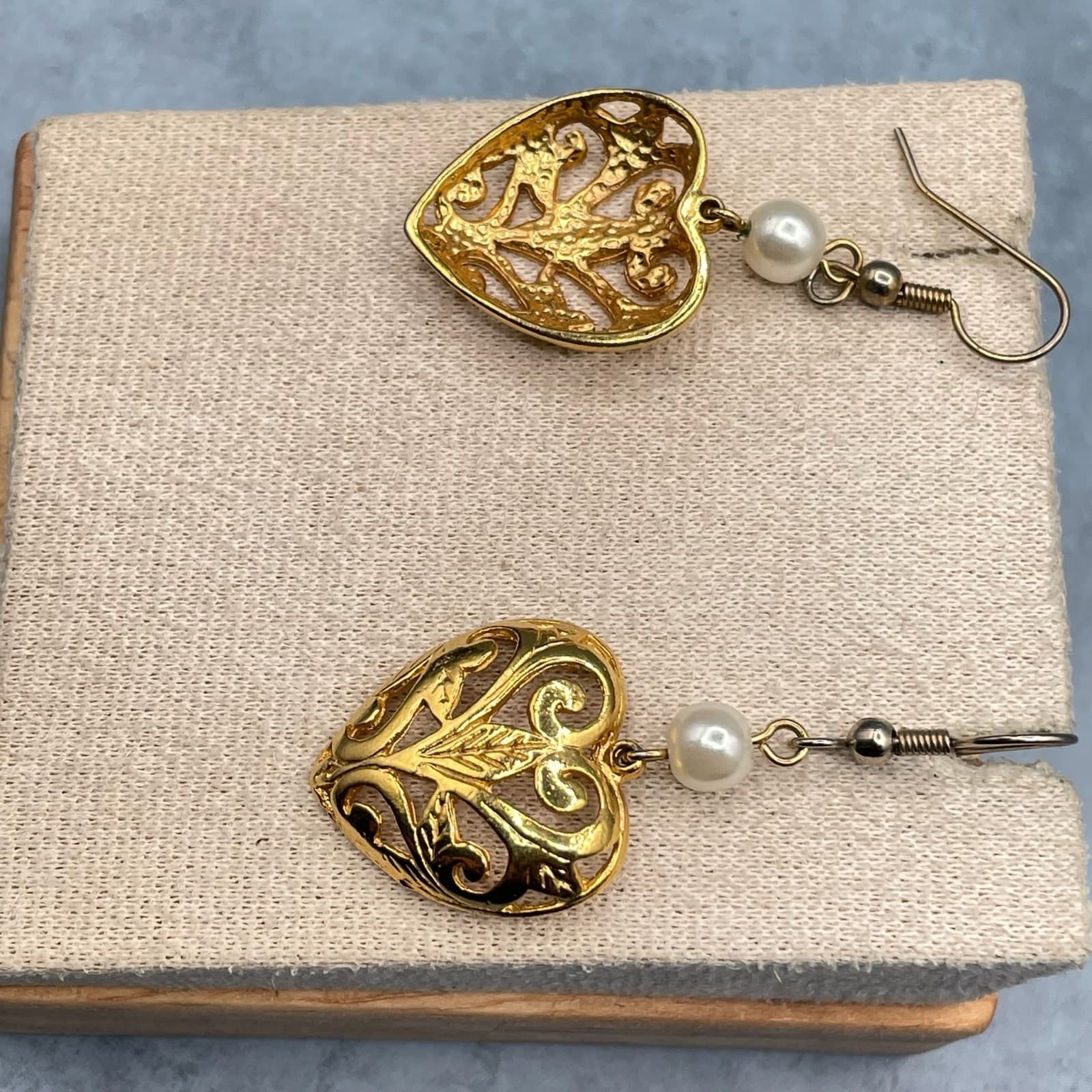 Vintage Filigree Heart Drop Earrings Faux Pearl Accent Gold Tone Hook Style - Thumbnail 7