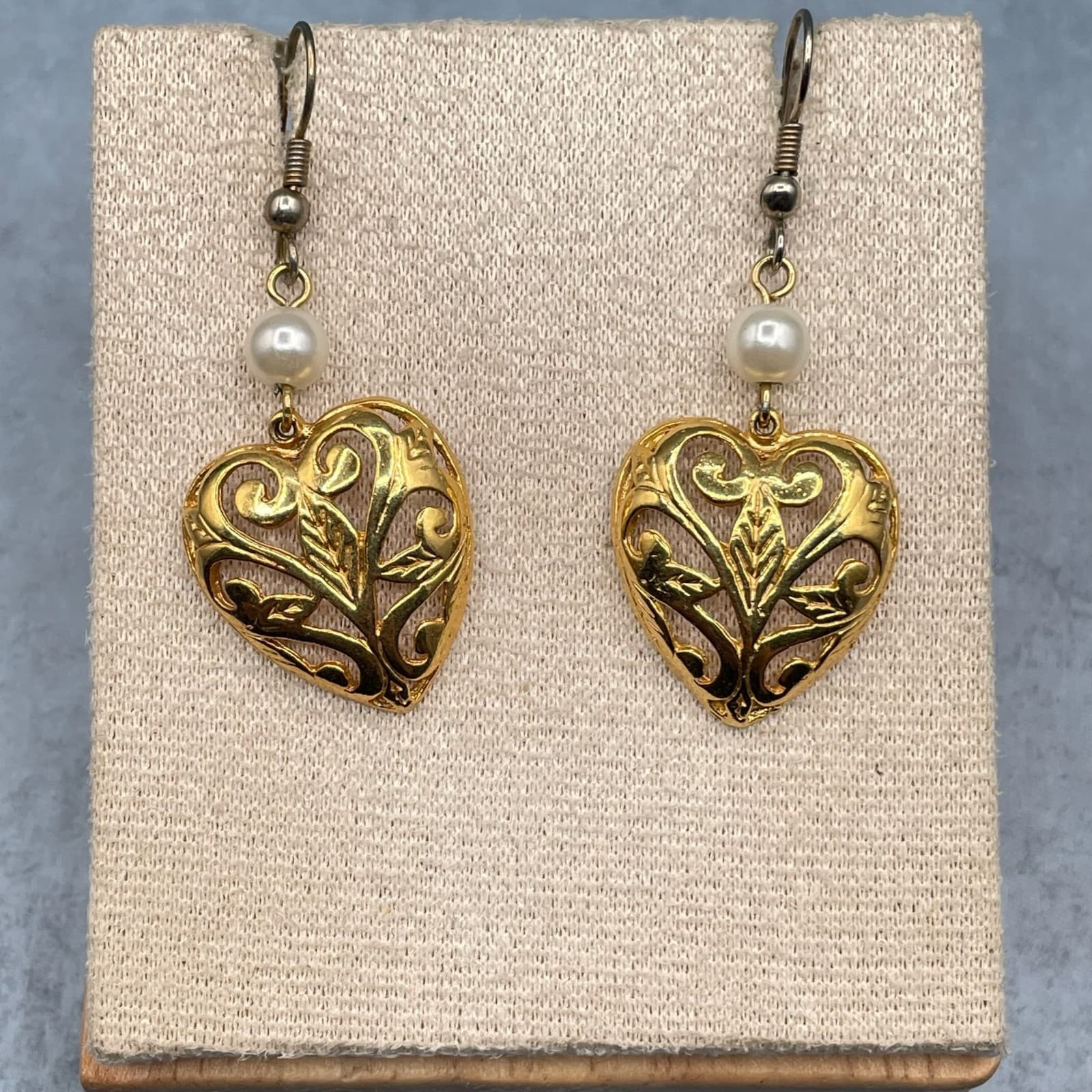 Vintage Filigree Heart Drop Earrings Faux Pearl Accent Gold Tone Hook Style - Thumbnail 4
