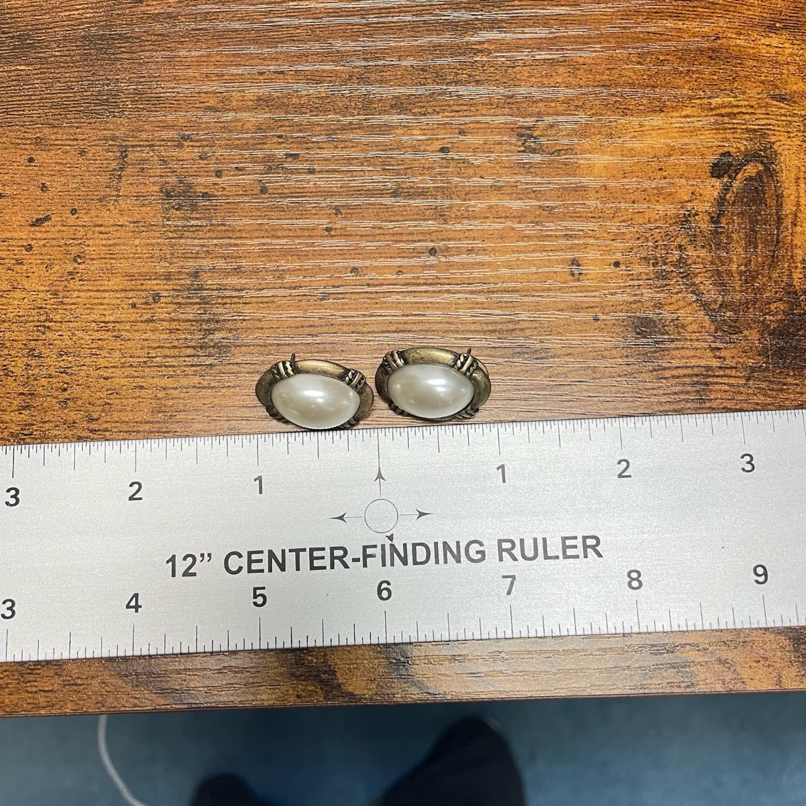 Vintage Oval Faux Pearl Stud Earrings Antique Gold Tone Style Post Back Classic - Thumbnail 8