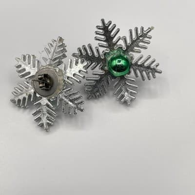 Vintage Holiday Snowflake Stud Earrings Silver Tone Green Ball Christmas Winter - Thumbnail 3