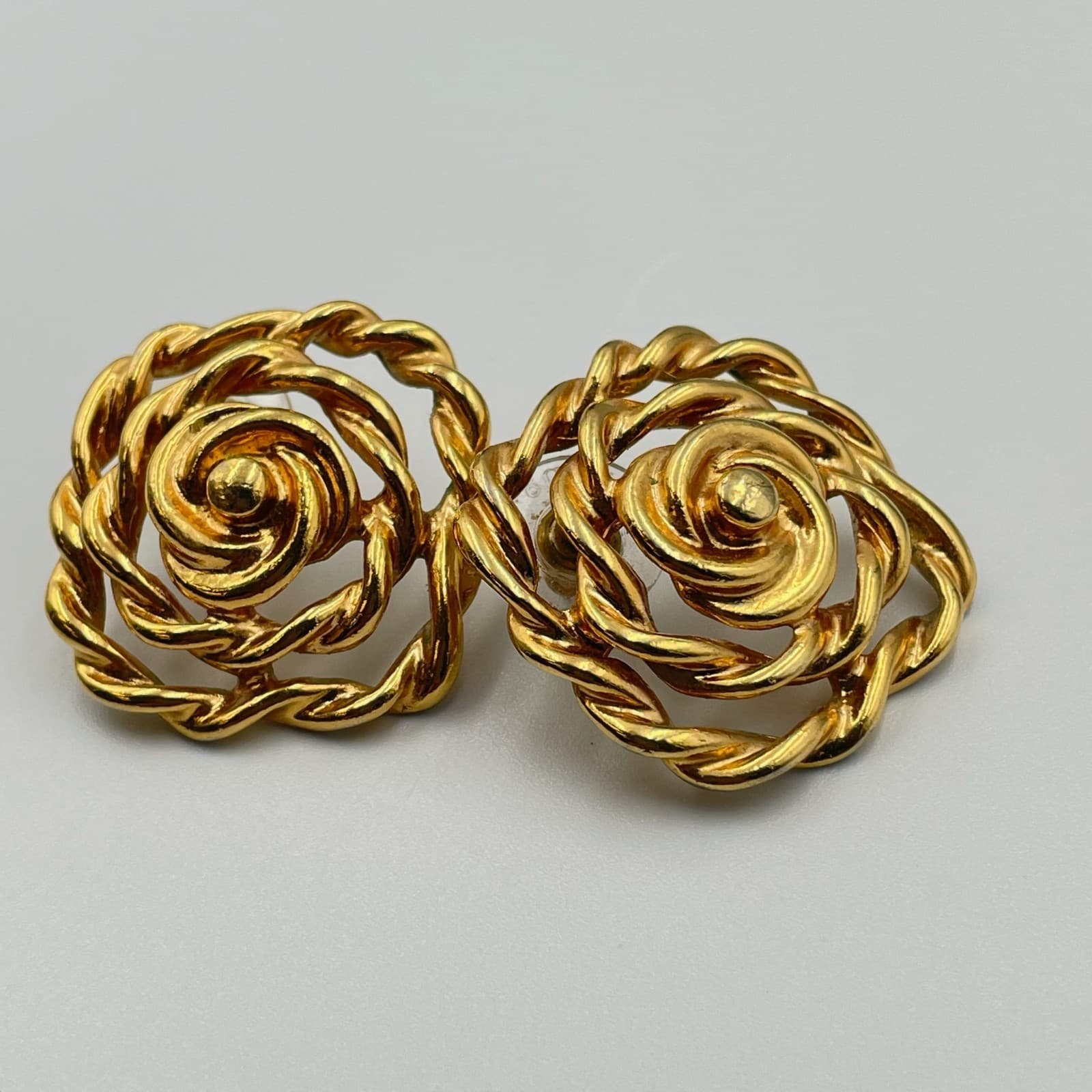 Vintage Gold Tone Rose Swirl Earrings Twisted Rope Stud Post Floral - Thumbnail 3
