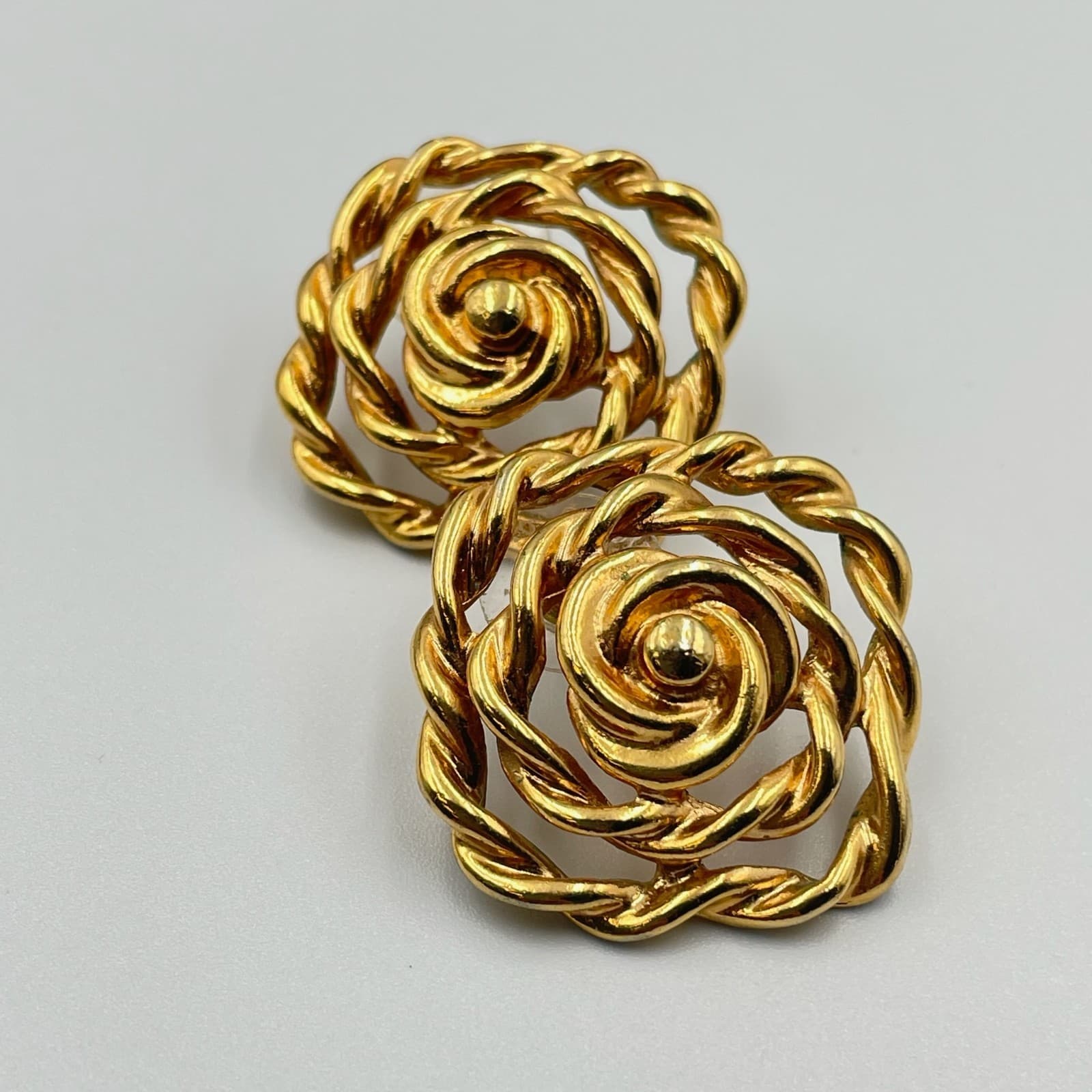 Vintage Gold Tone Rose Swirl Earrings Twisted Rope Stud Post Floral - Thumbnail 4