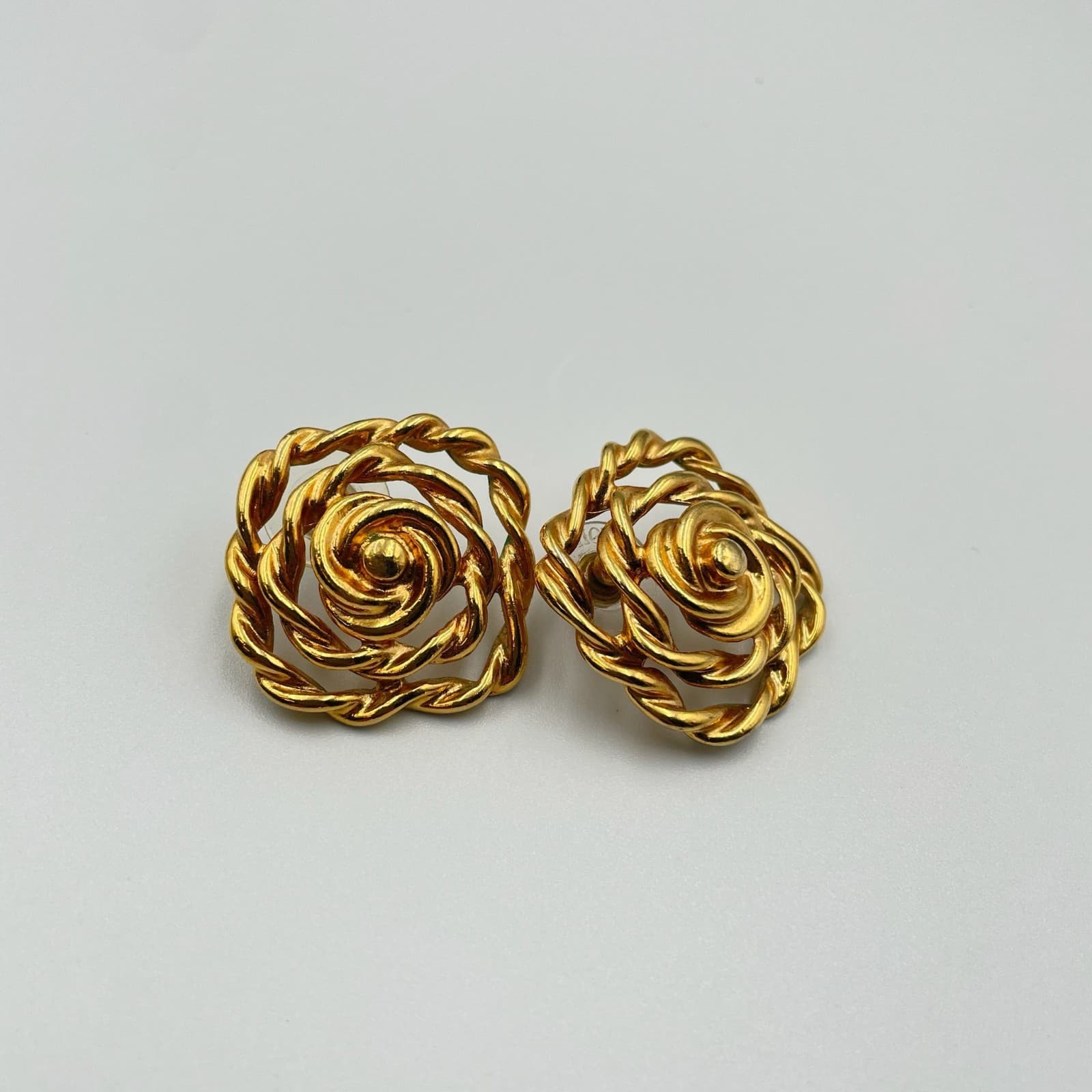 Vintage Gold Tone Rose Swirl Earrings Twisted Rope Stud Post Floral - Thumbnail 2
