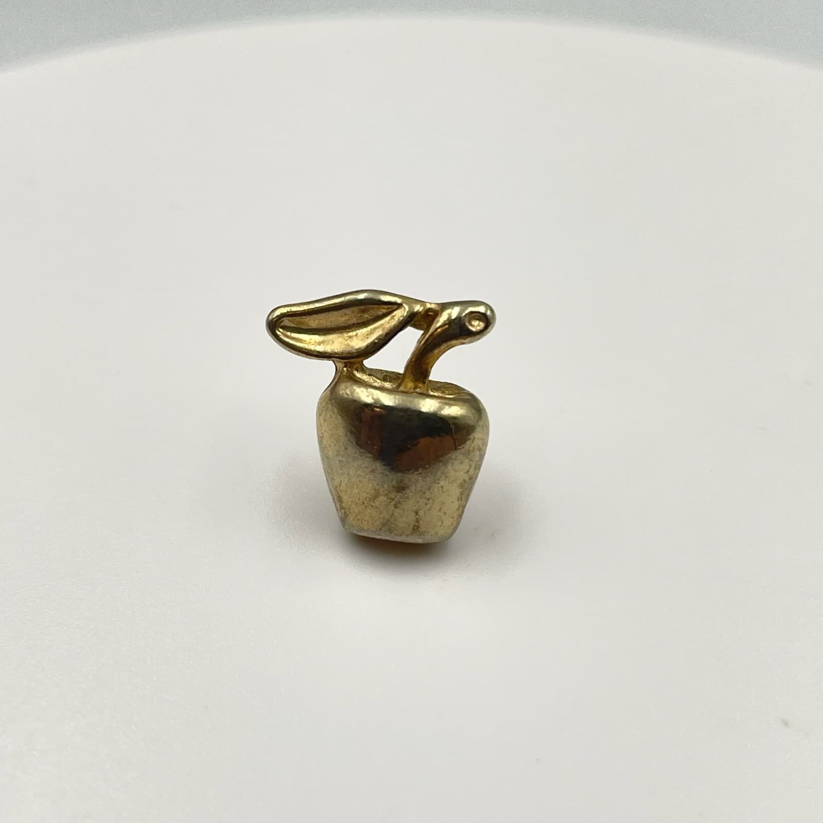 Vintage Gold-Tone Apple Charm Pendant – Cute Y2K Teacher Gift Jewelry - Thumbnail 10