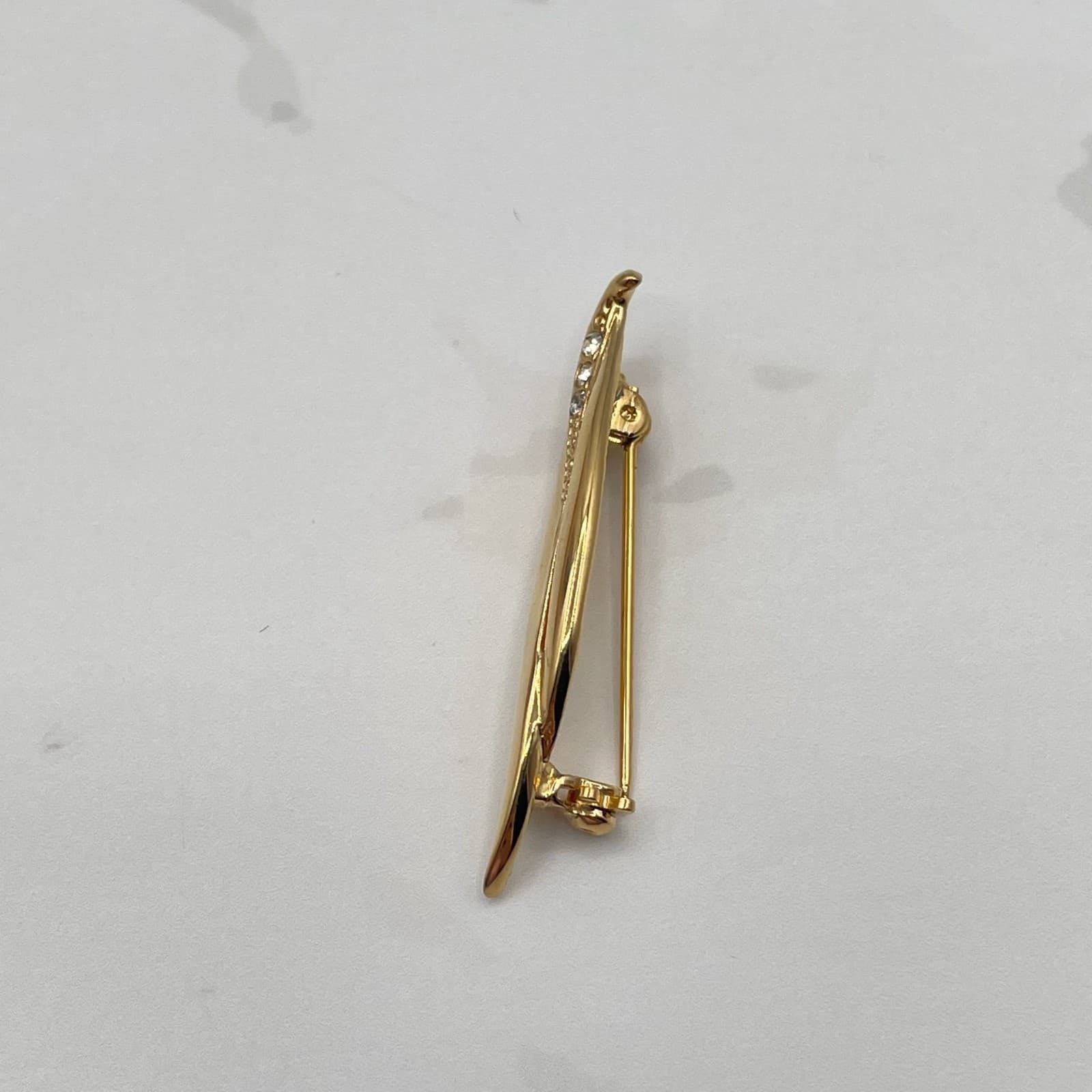 Vintage Gold Tone Leaf Brooch Clear Crystal Rhinestone Pin Modernist Style 1.5in - Thumbnail 4