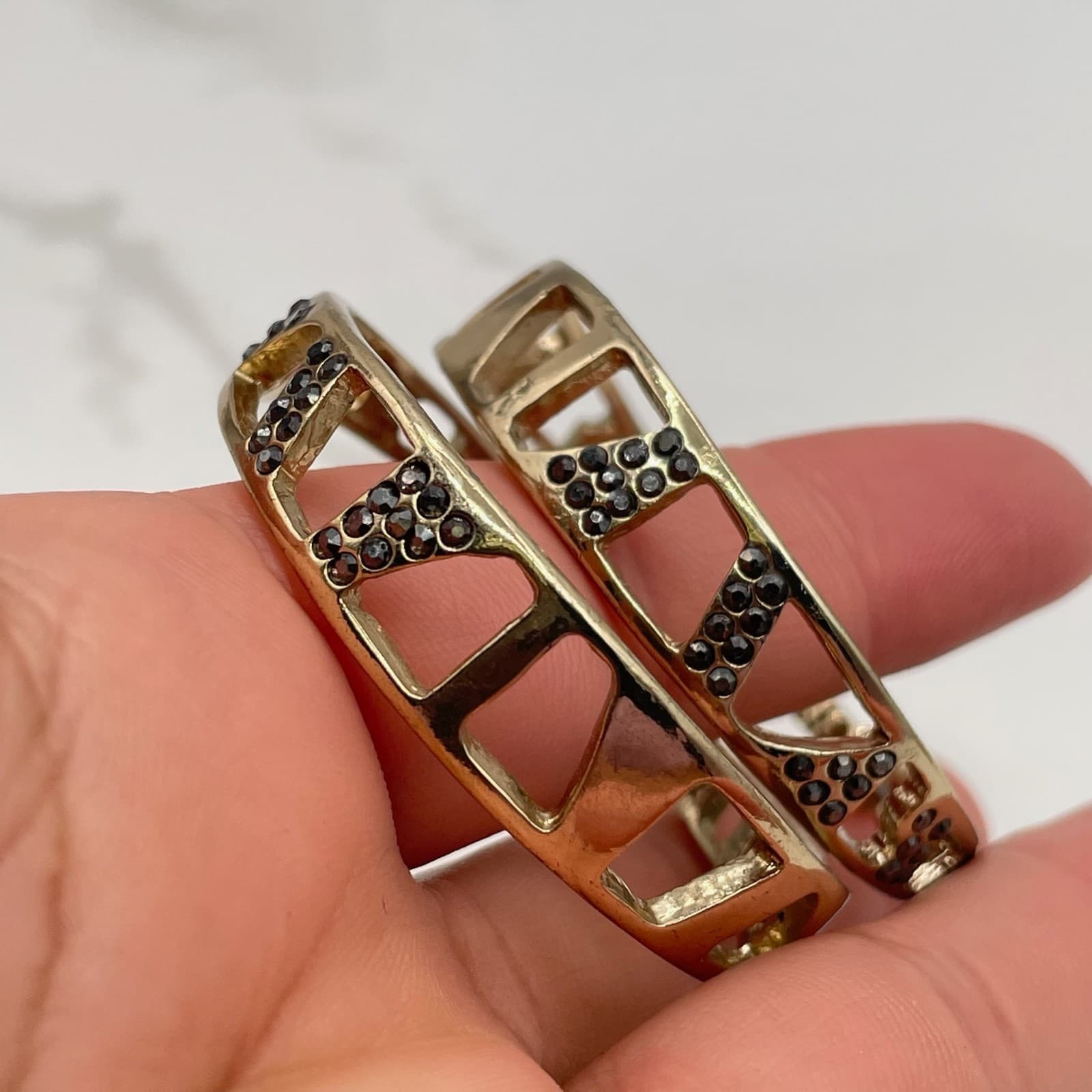 Vintage VTG Gold Tone Wide Hoop Earrings Black Crystal Pave Geometric Openwork - Thumbnail 3