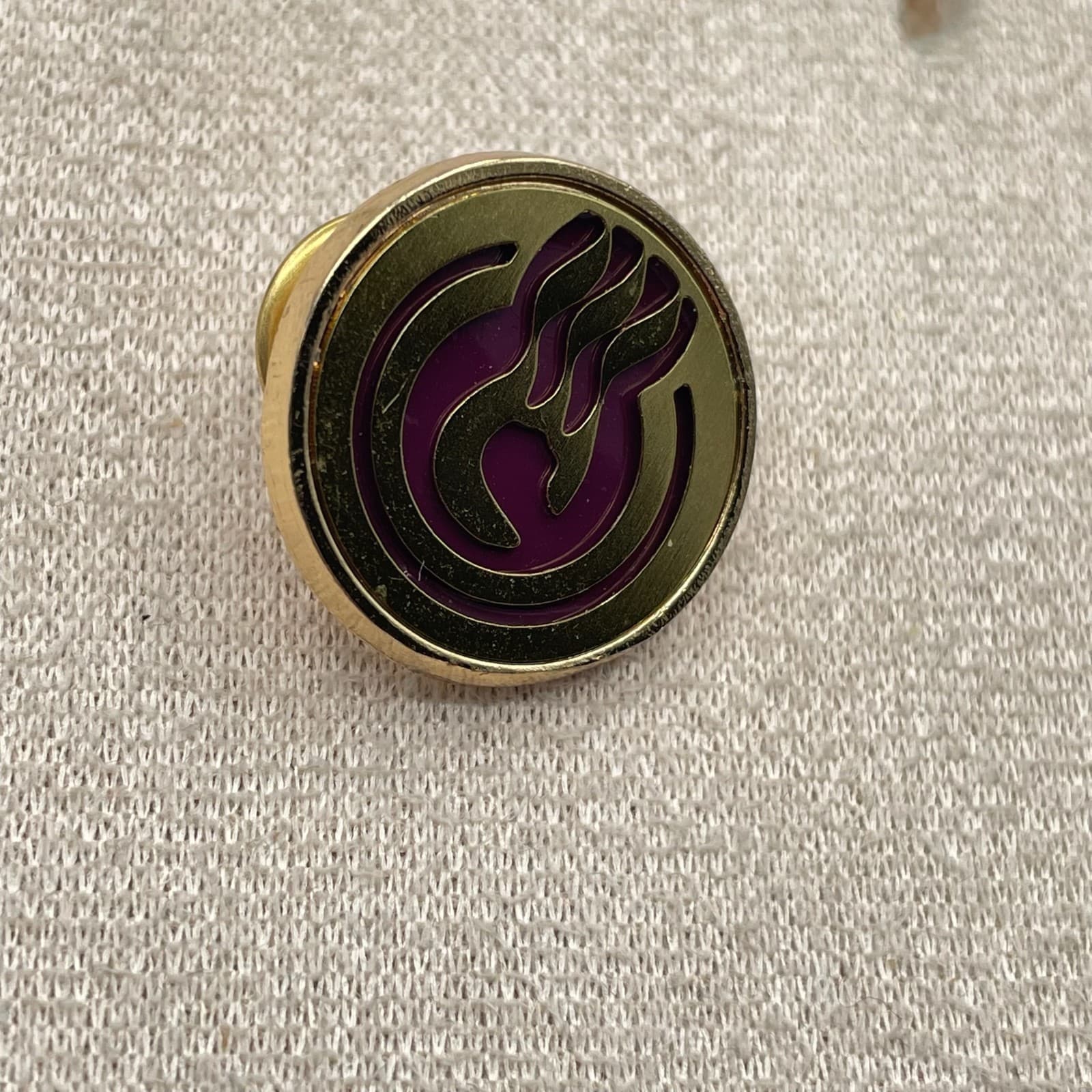 Vintage Gold Tone Round Lapel Pin Flame Logo Purple Enamel Tie Tac Brooch Badge - Thumbnail 9