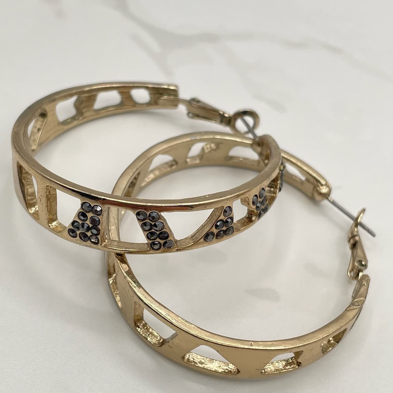 Vintage VTG Gold Tone Wide Hoop Earrings Black Crystal Pave Geometric Openwork - Thumbnail 9