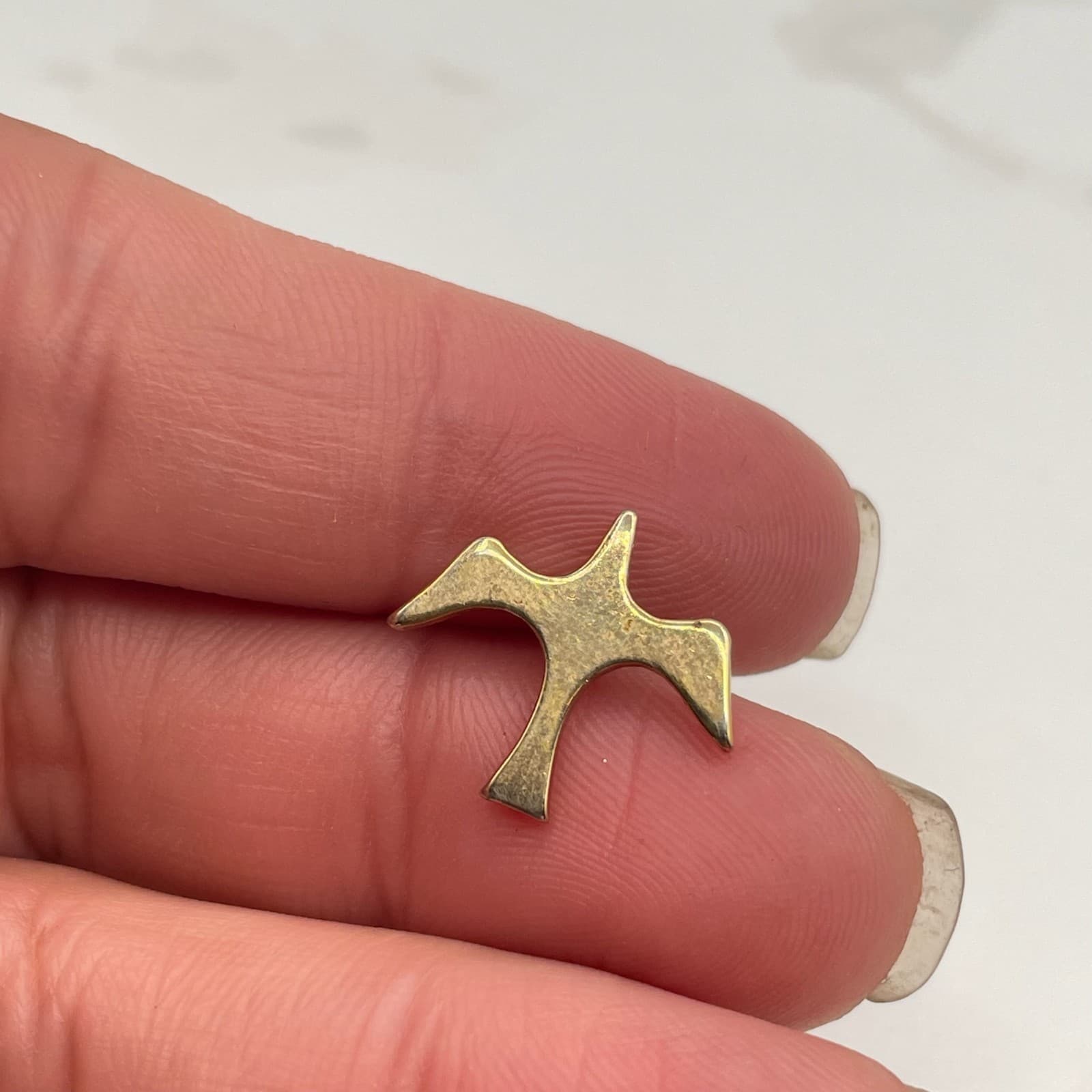 Vintage Gold Tone Holy Spirit Dove Lapel Pin Minimalist Flying Bird Design - Thumbnail 5