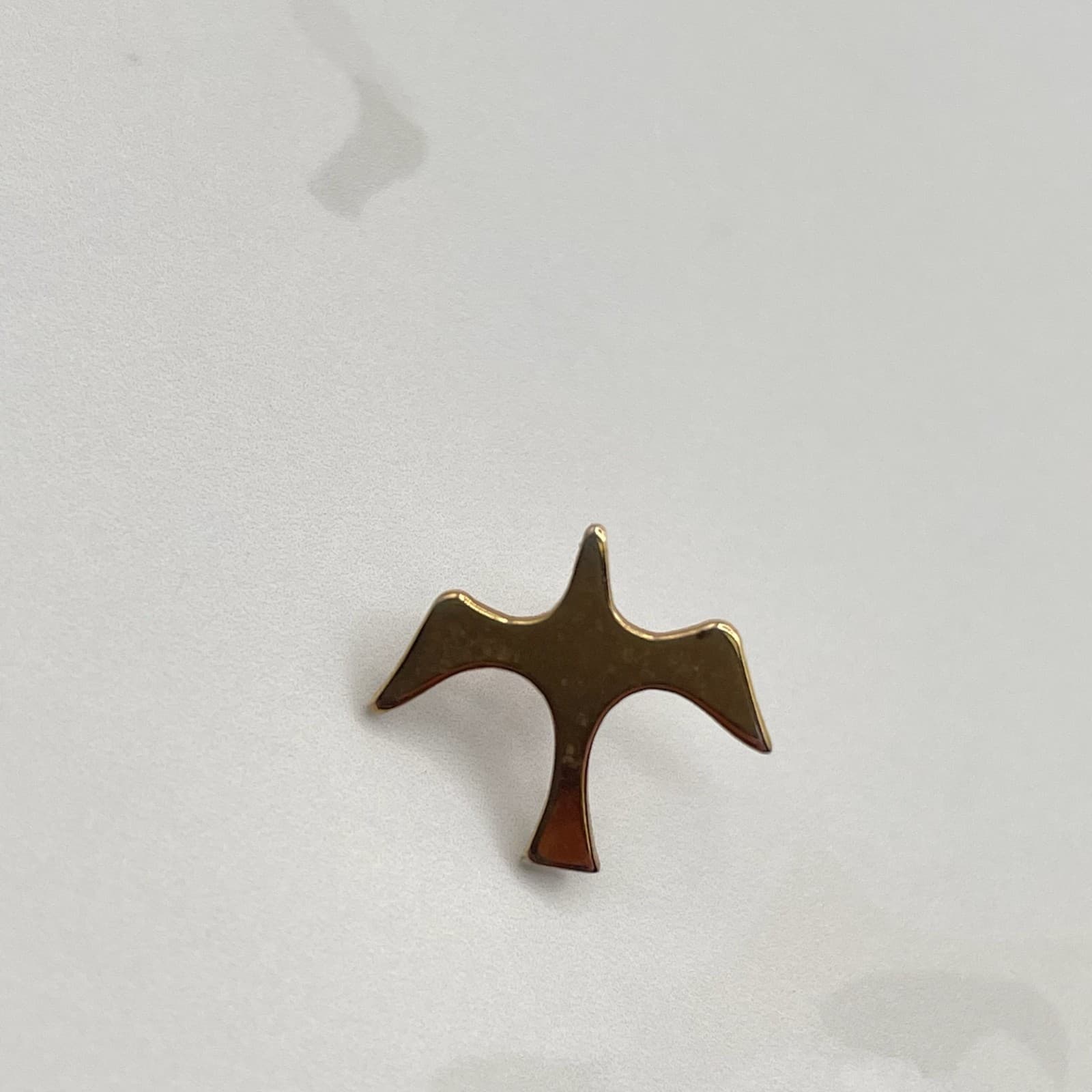 Vintage Gold Tone Holy Spirit Dove Lapel Pin Minimalist Flying Bird Design - Thumbnail 11