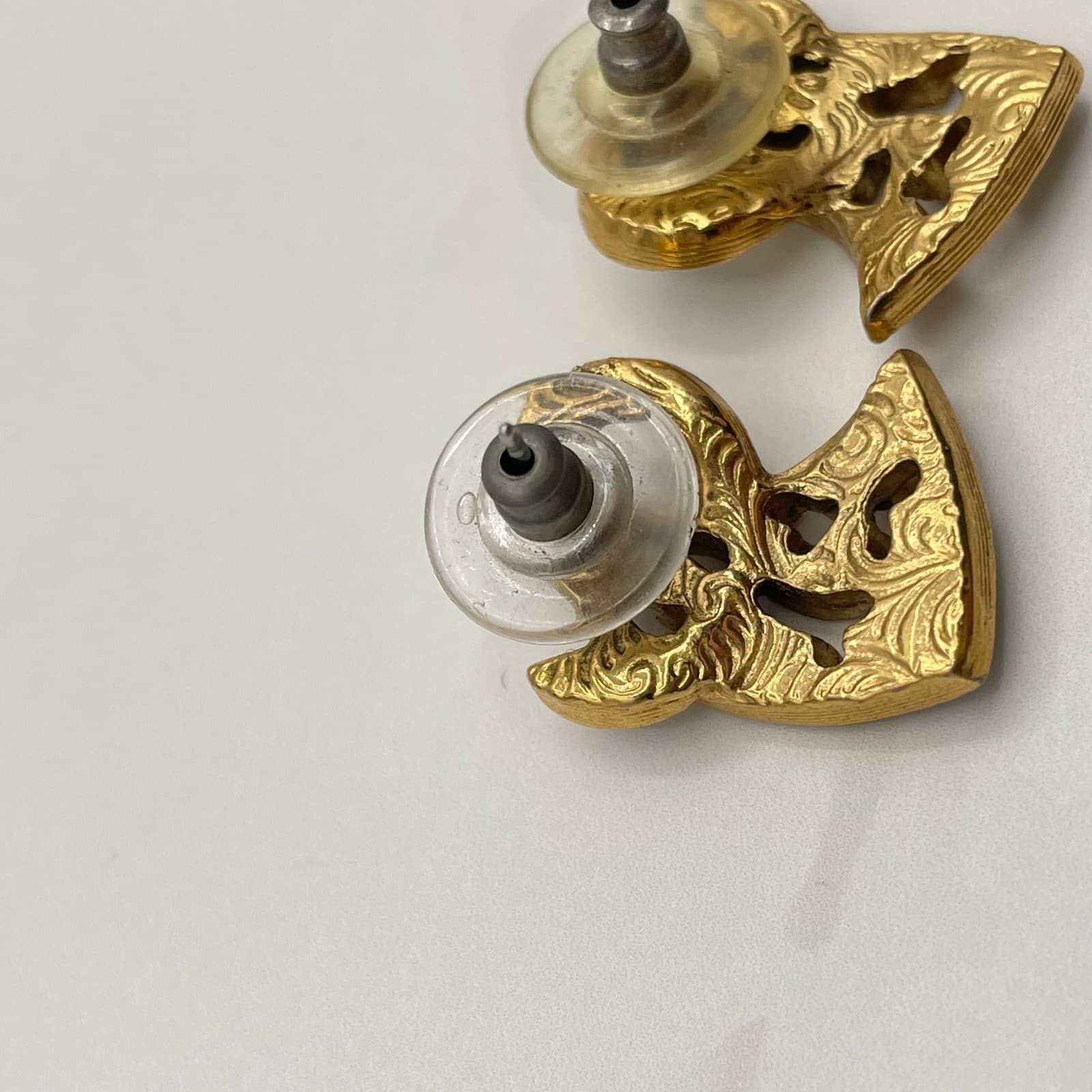 Vintage VTG Gold-Tone Filigree Swirl Stud Earrings with Rhinestone Elegant - Thumbnail 5
