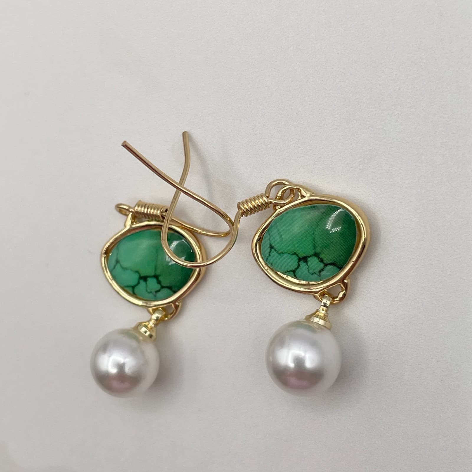 Vintage VTG Gold Tone Chain Necklace Multi-Charm Faux Pearl Green 24" - Thumbnail 2