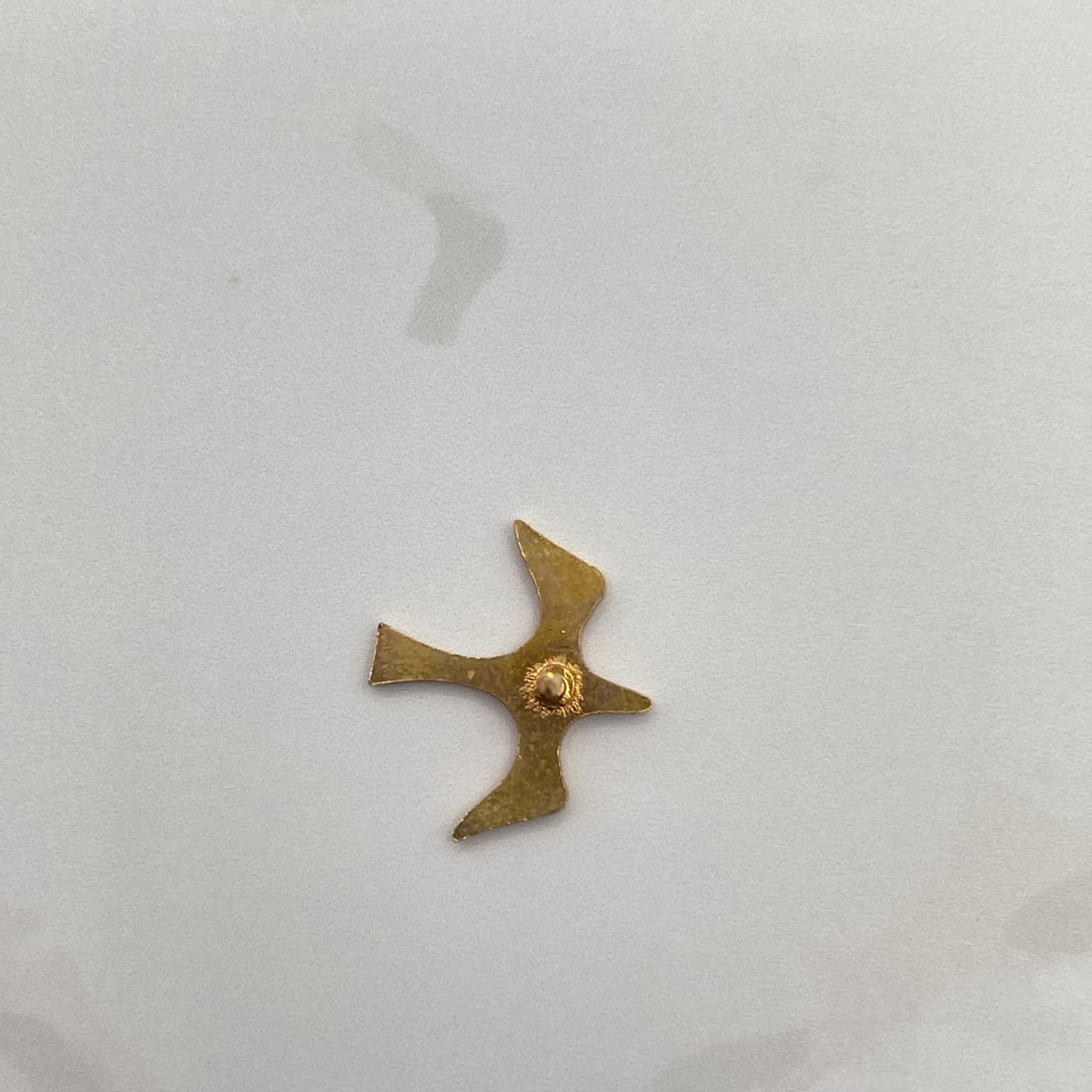 Vintage Gold Tone Holy Spirit Dove Lapel Pin Minimalist Flying Bird Design - Thumbnail 8