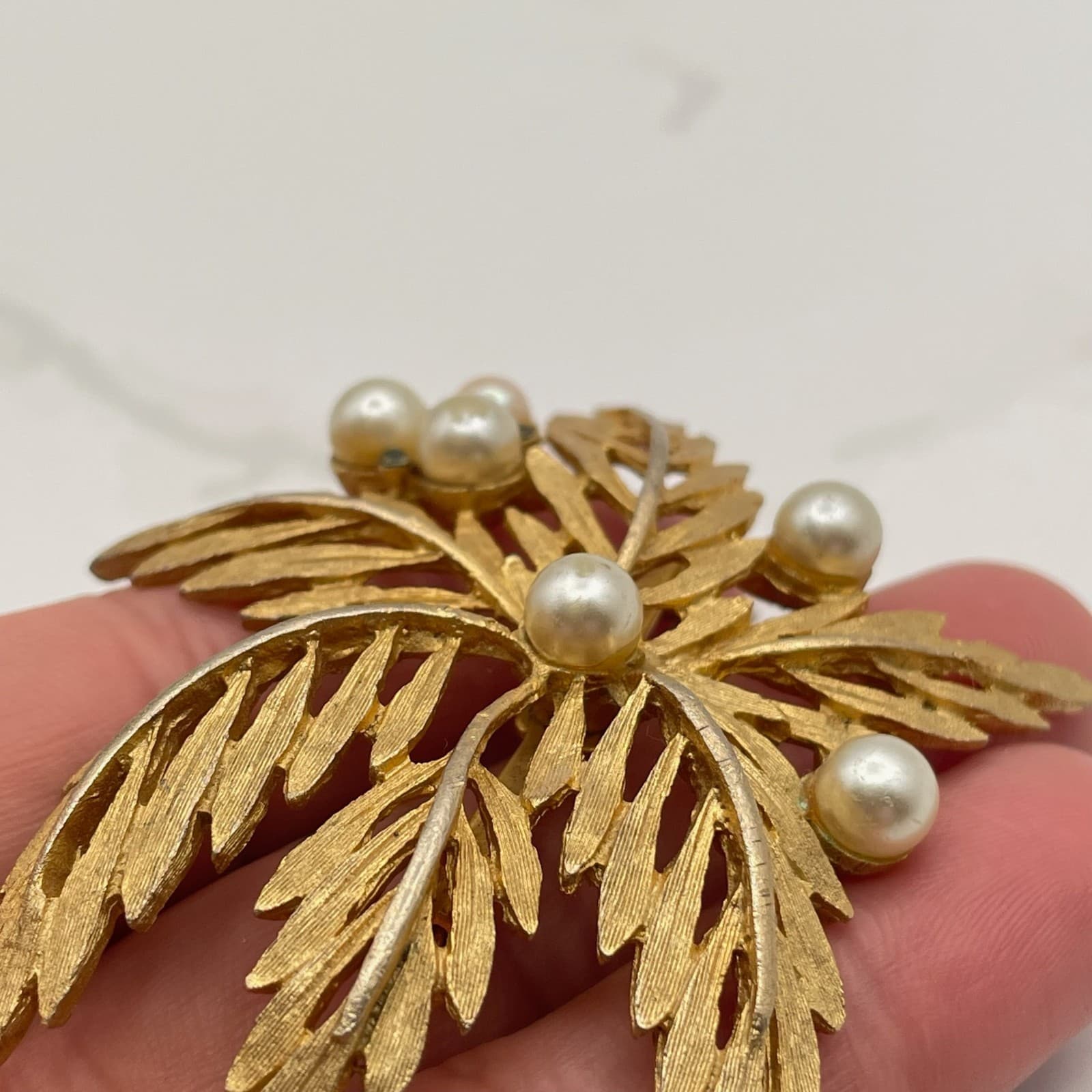 Vintage Gold Plated Aluminium Palm Leaves and Simulated Pearls Brooch Pin - Thumbnail 12