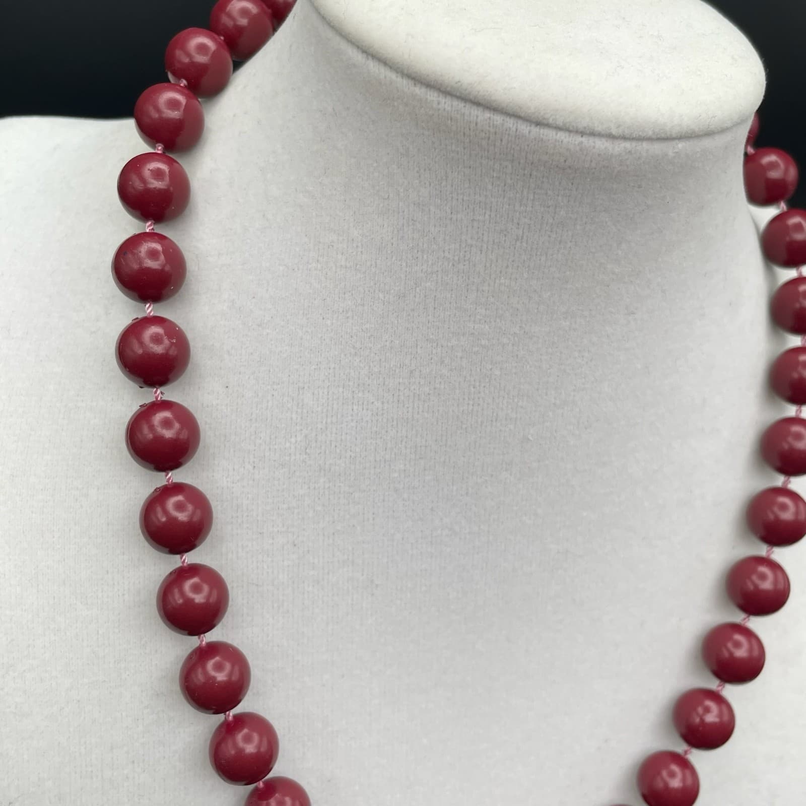 Vintage VTG Deep Red Beaded Necklace Chunky Acrylic Beads Gold Clasp 16" Choker - Thumbnail 5