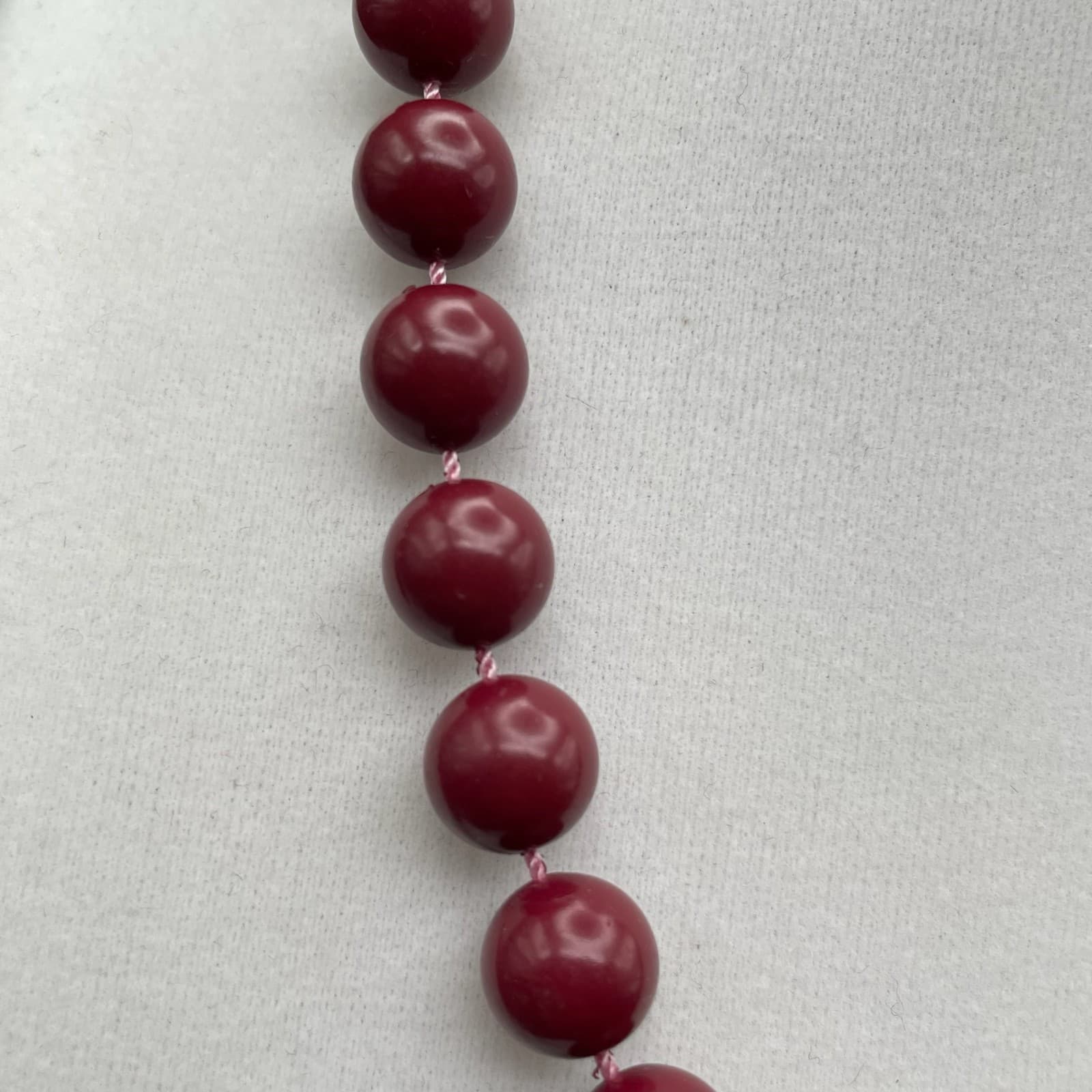 Vintage VTG Deep Red Beaded Necklace Chunky Acrylic Beads Gold Clasp 16" Choker - Thumbnail 3