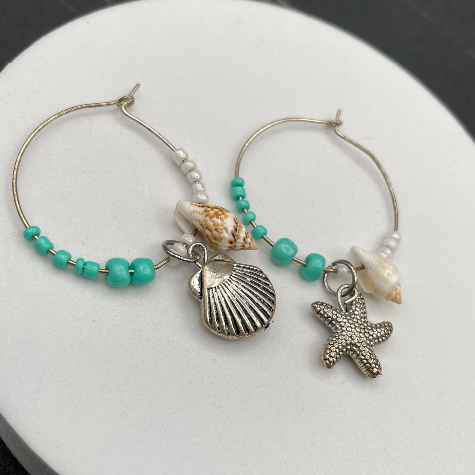 Vintage Turquoise White Beads Silver-Toned Seashell Starfish Charm Hoop Earrings - Thumbnail 4