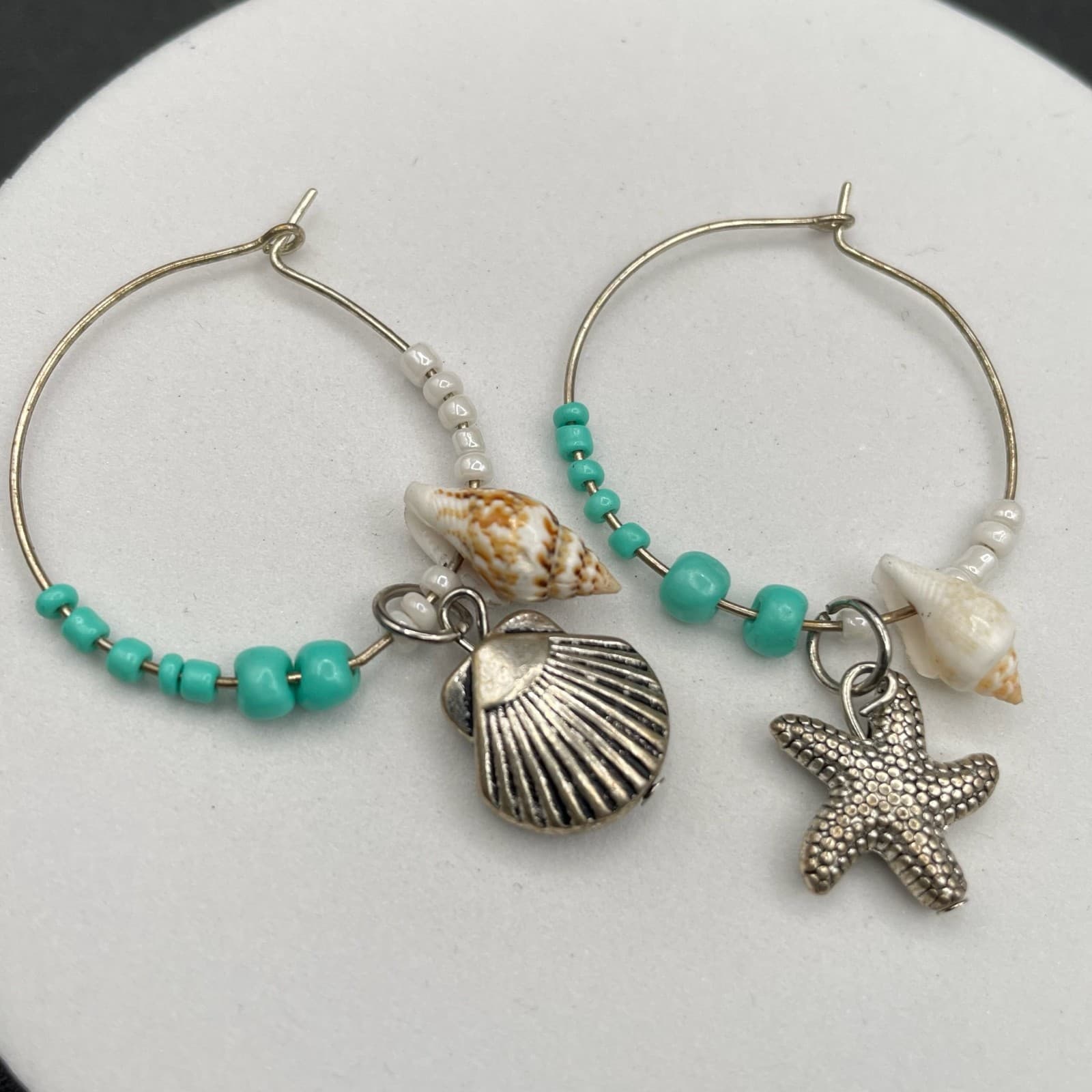 Vintage Turquoise White Beads Silver-Toned Seashell Starfish Charm Hoop Earrings - Thumbnail 3