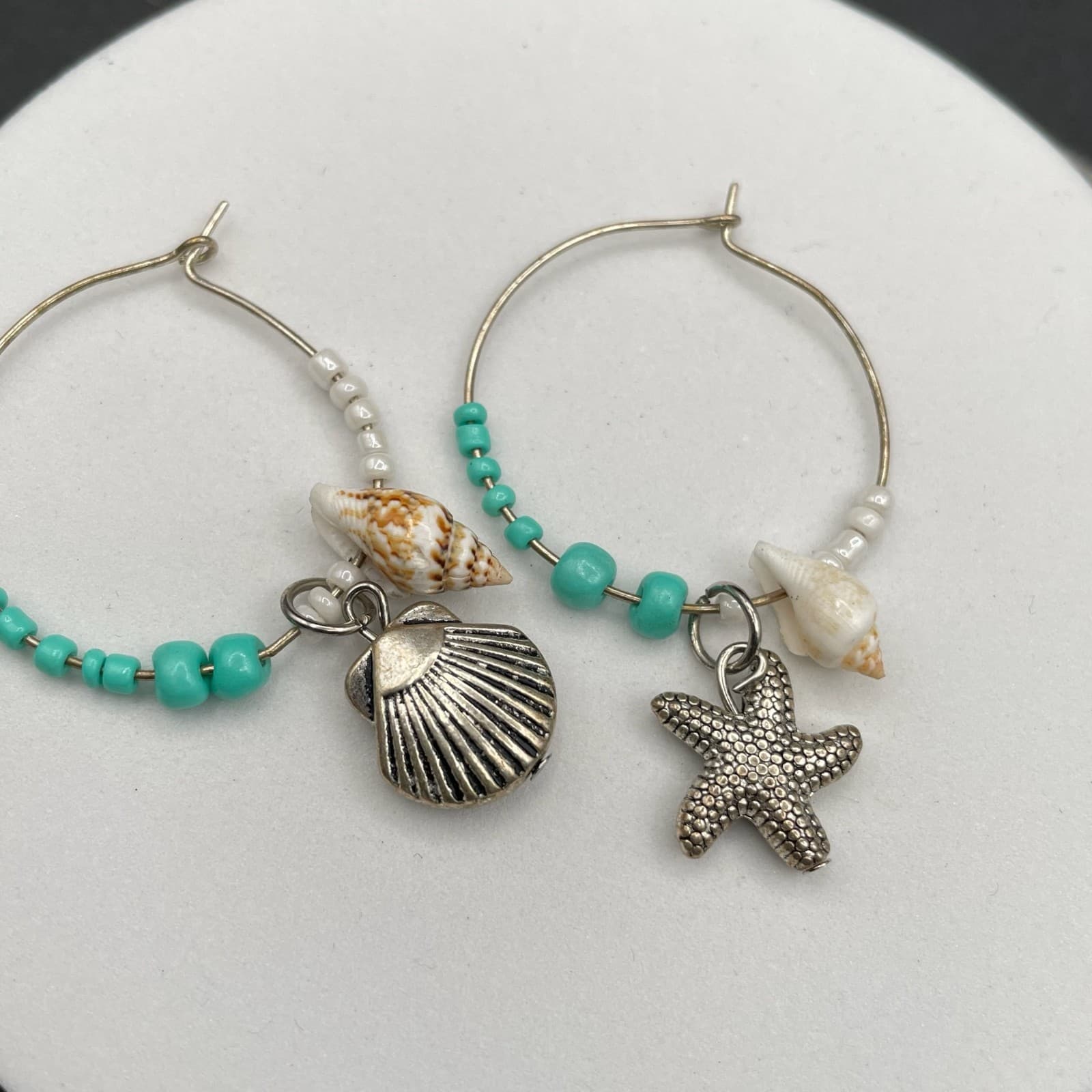 Vintage Turquoise White Beads Silver-Toned Seashell Starfish Charm Hoop Earrings - Thumbnail 2