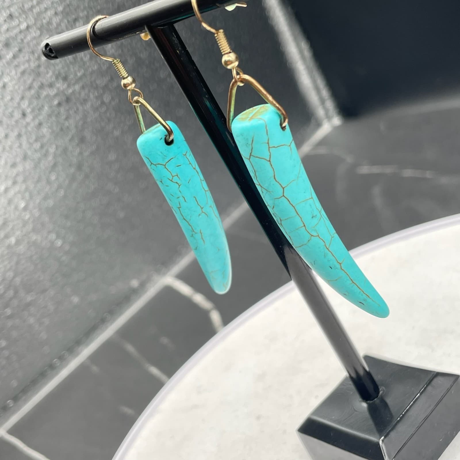 Vintage Turquoise Howlite Tusk Gold-Tone Fashion Hook Dangle Drop Earrings - Thumbnail 3