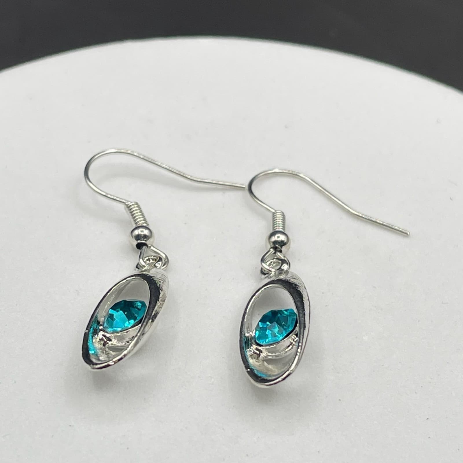 Vintage Oval Blue Glass Topaz Gemstone Silver-Tone Aluminium Hook Earrings - Thumbnail 4