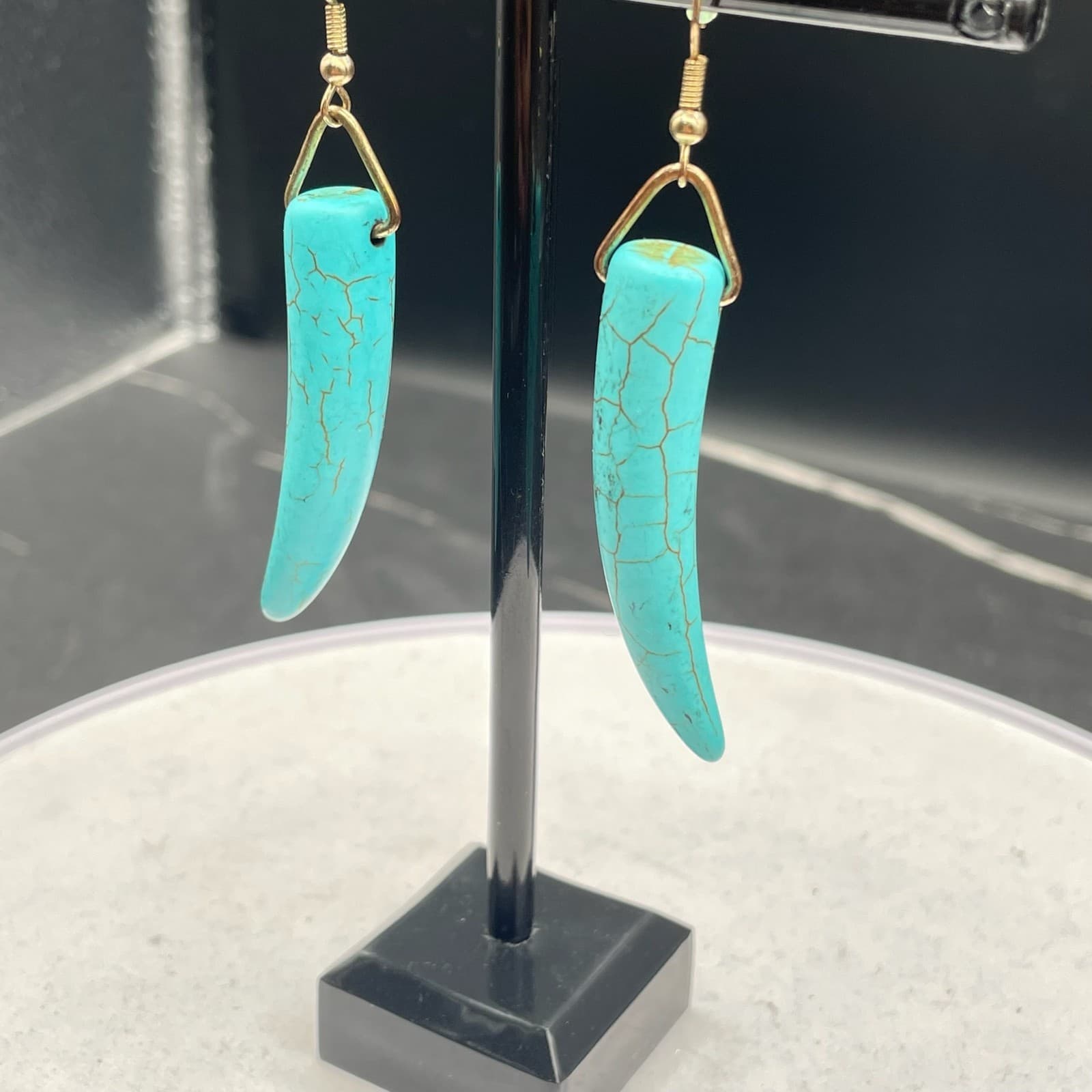 Vintage Turquoise Howlite Tusk Gold-Tone Fashion Hook Dangle Drop Earrings - Thumbnail 2