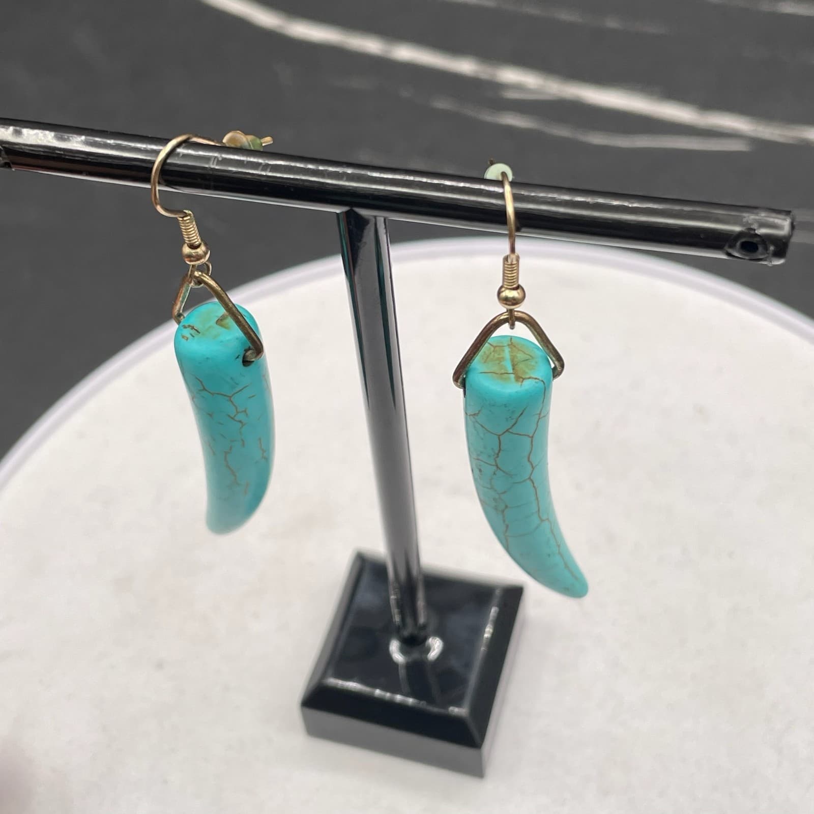 Vintage Turquoise Howlite Tusk Gold-Tone Fashion Hook Dangle Drop Earrings - Thumbnail 5