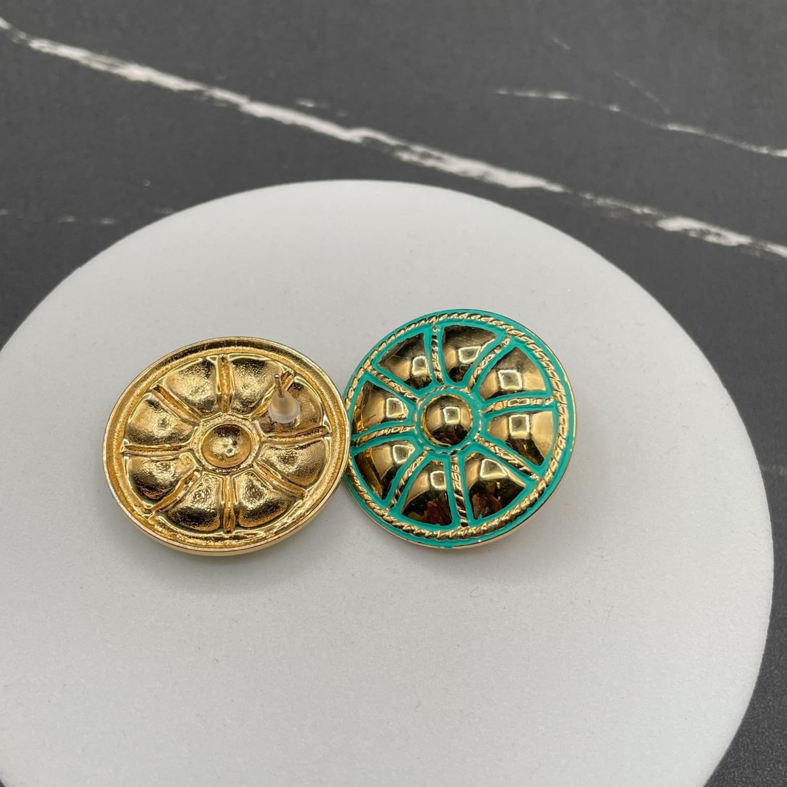Vintage Turquoise Gold-Tone Round Textured Rope Border Clip-On Enamel Earrings - Thumbnail 6