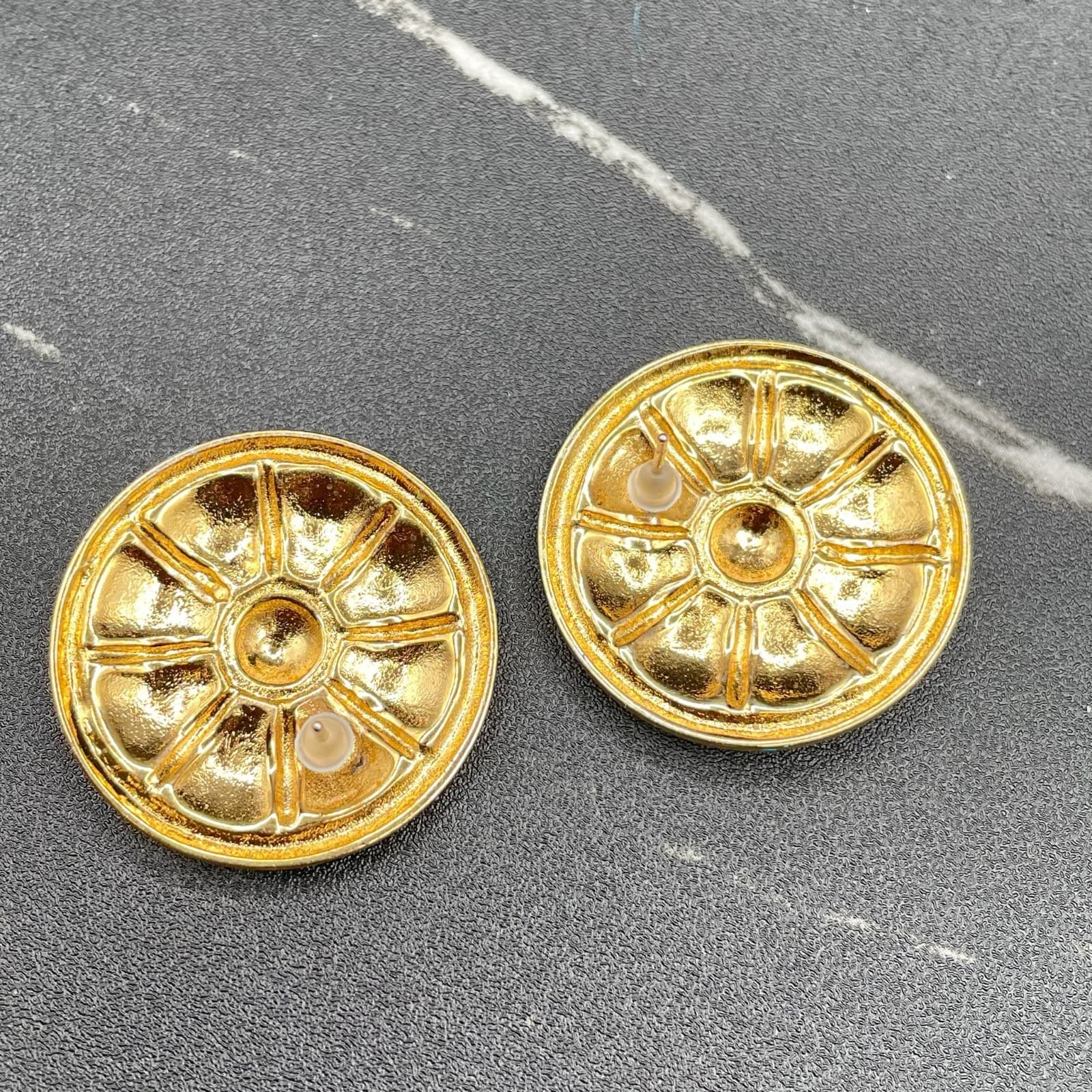 Vintage Turquoise Gold-Tone Round Textured Rope Border Clip-On Enamel Earrings - Thumbnail 4
