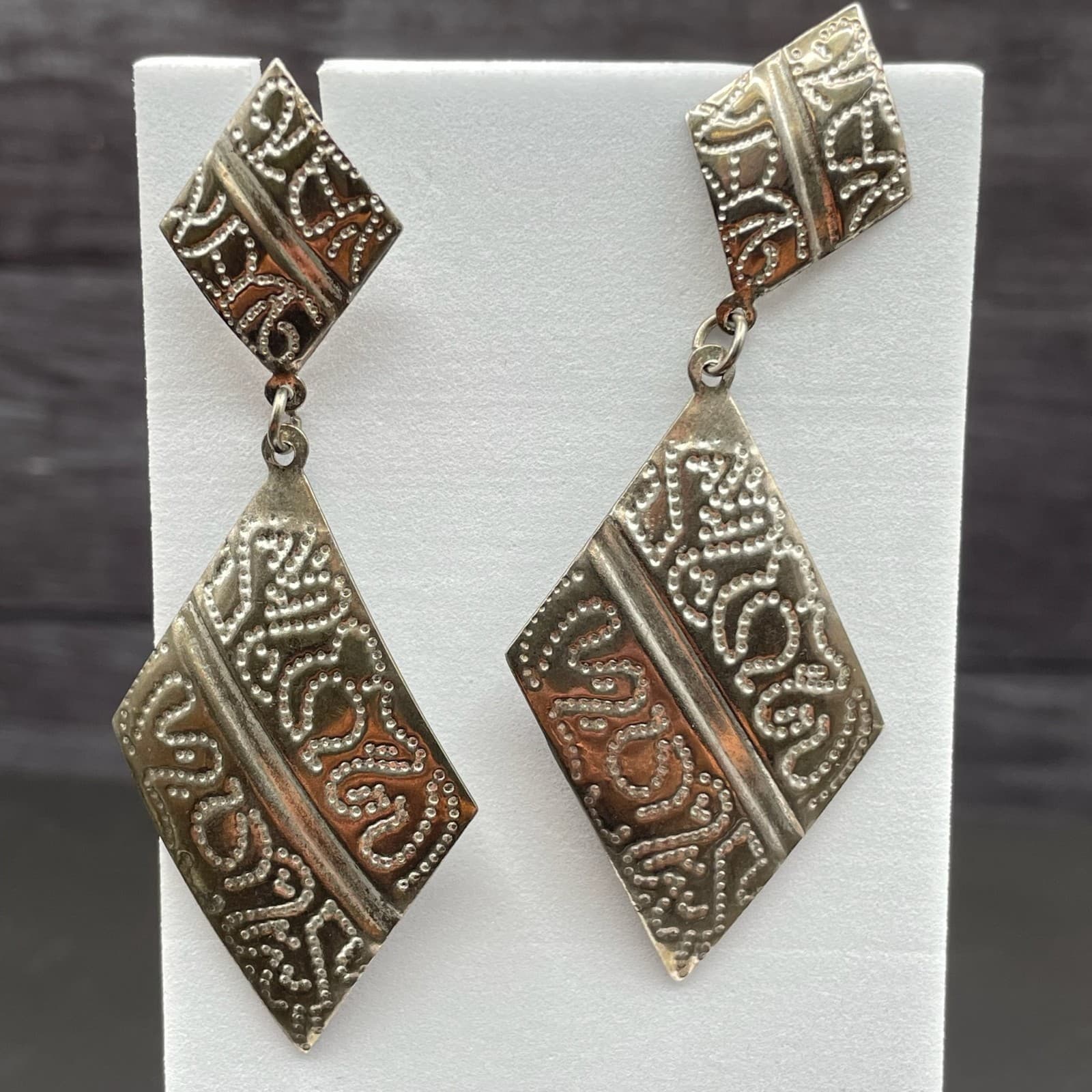 Silver-Tone Etched Diamond Shape Dangle Earrings Boho Geometric - Thumbnail 2