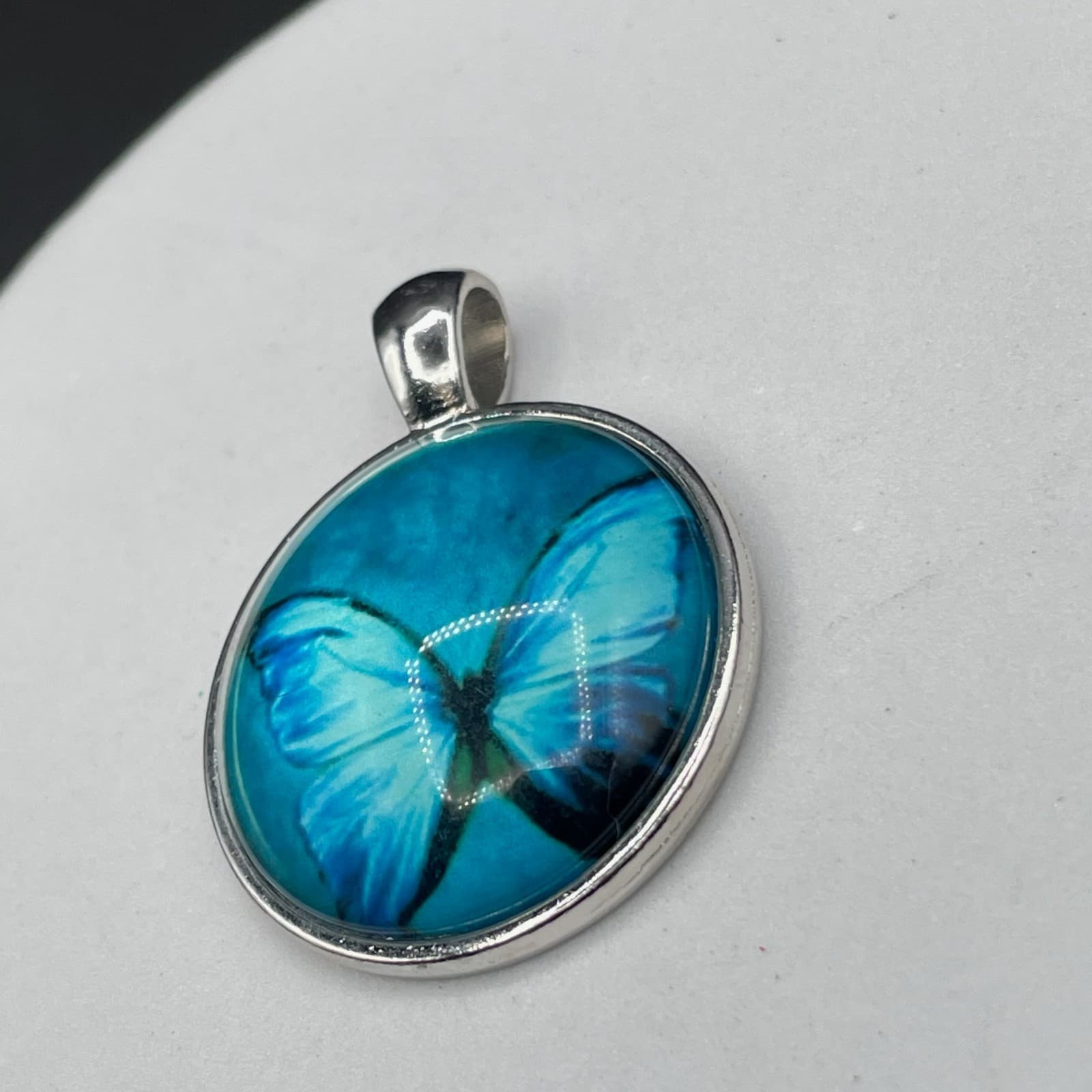 Vintage Clear Blue Cabochon Butterfly Sunburst Radial Pattern Pendant Necklace - Thumbnail 3