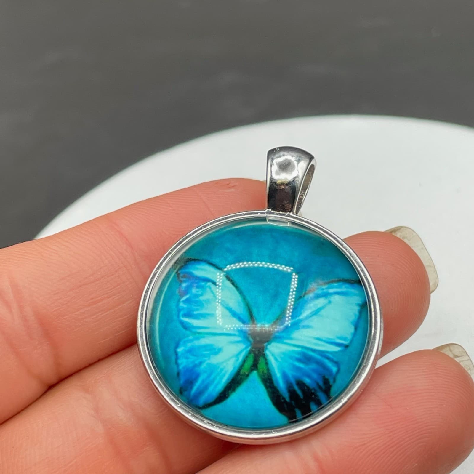 Vintage Clear Blue Cabochon Butterfly Sunburst Radial Pattern Pendant Necklace - Thumbnail 7