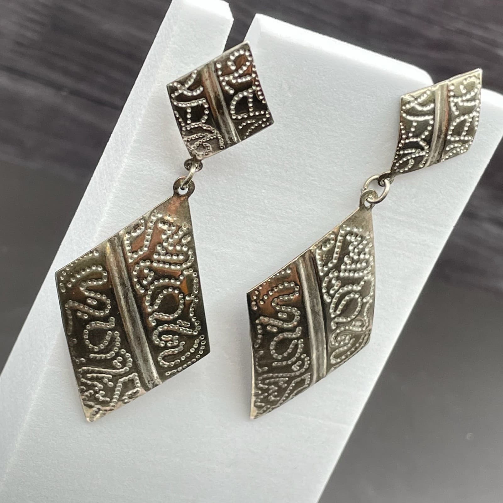 Silver-Tone Etched Diamond Shape Dangle Earrings Boho Geometric - Thumbnail 5