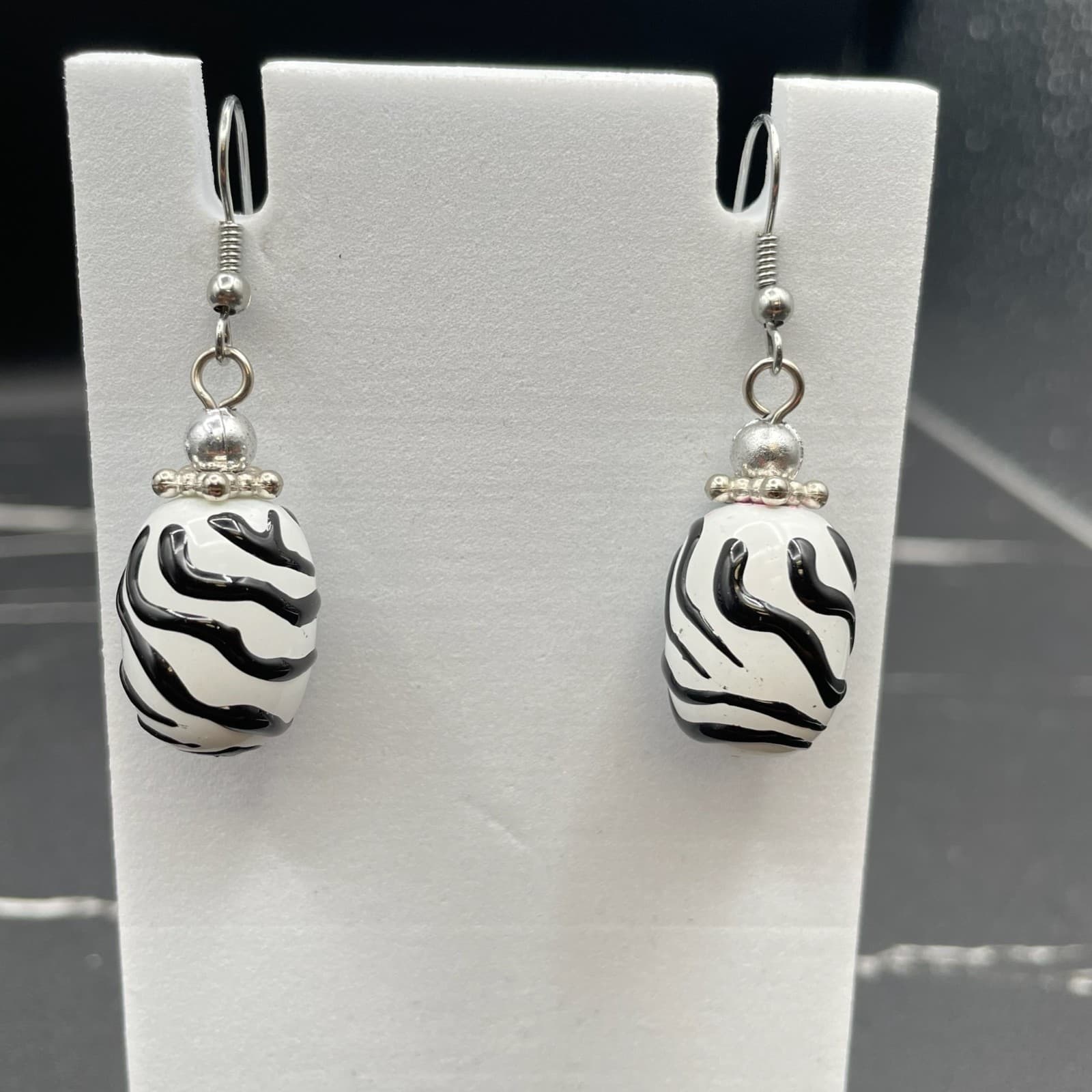 Vintage Silver-Tone Barrel Shape Classic Fishhook Zebra Stripe Beaded Dangle - Thumbnail 3