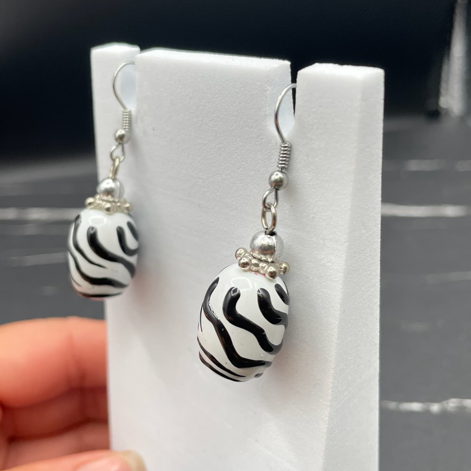 Vintage Silver-Tone Barrel Shape Classic Fishhook Zebra Stripe Beaded Dangle - Thumbnail 6