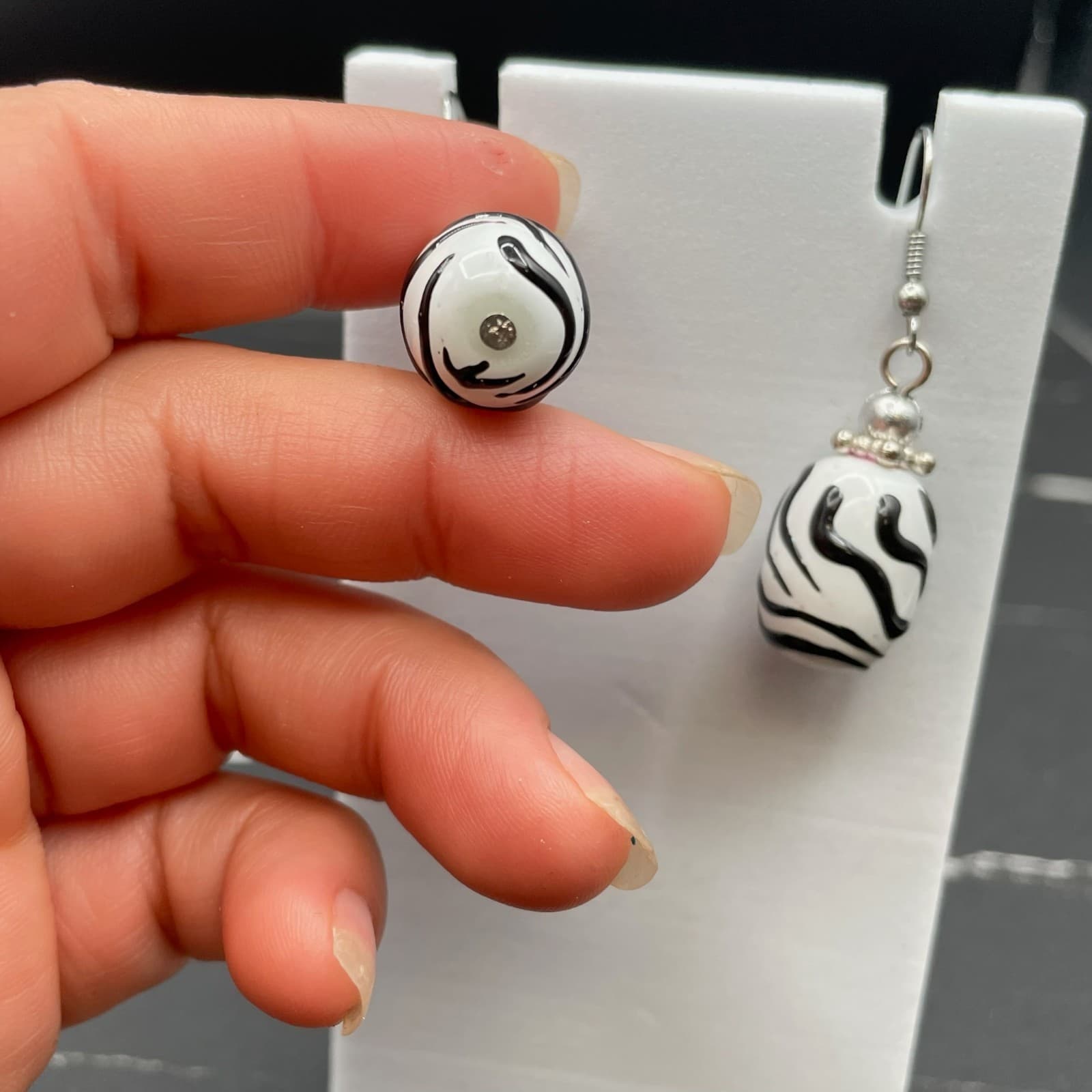 Vintage Silver-Tone Barrel Shape Classic Fishhook Zebra Stripe Beaded Dangle - Thumbnail 5
