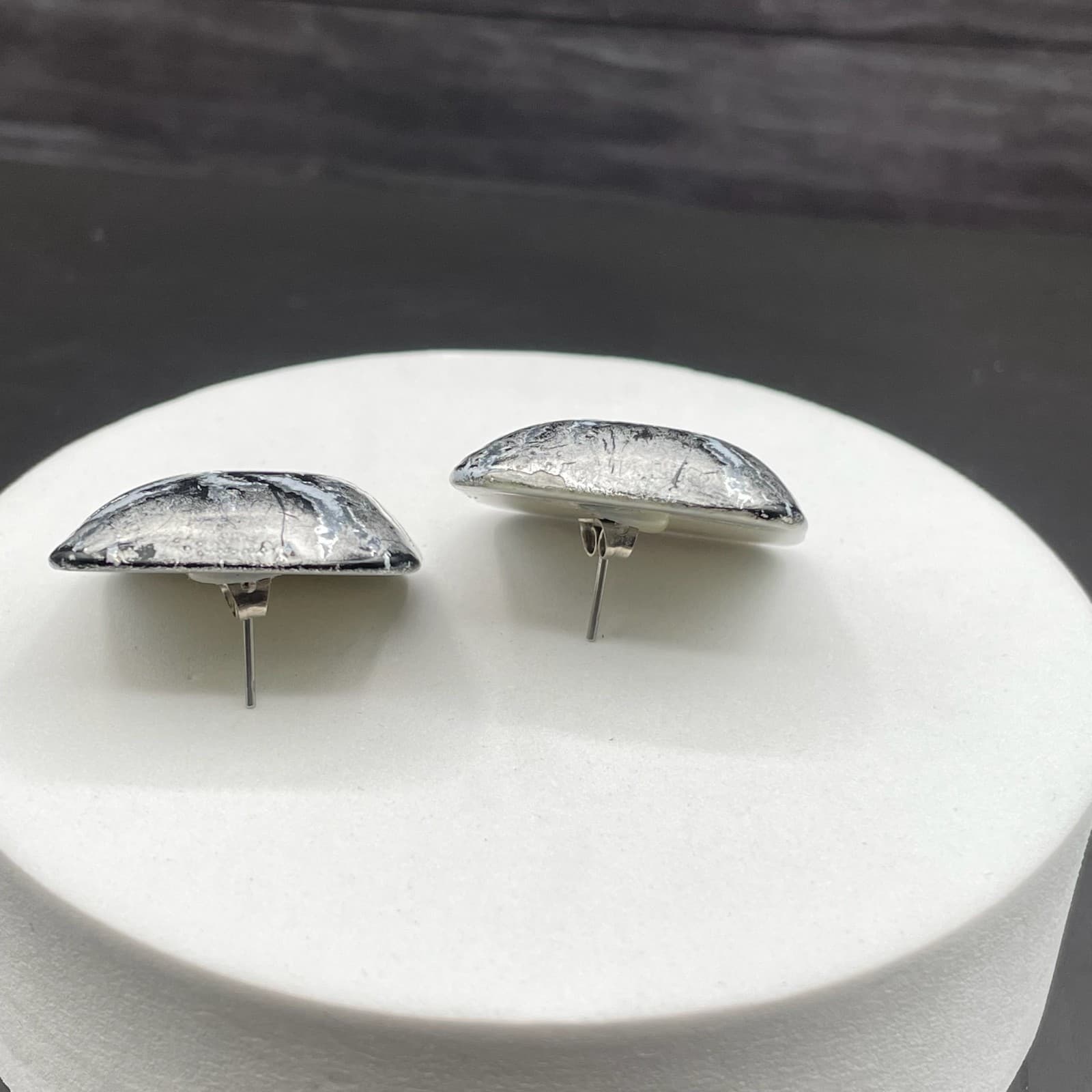 Silver Tone Domed Oval Stud Earrings Modern Metallic Statement - Thumbnail 10